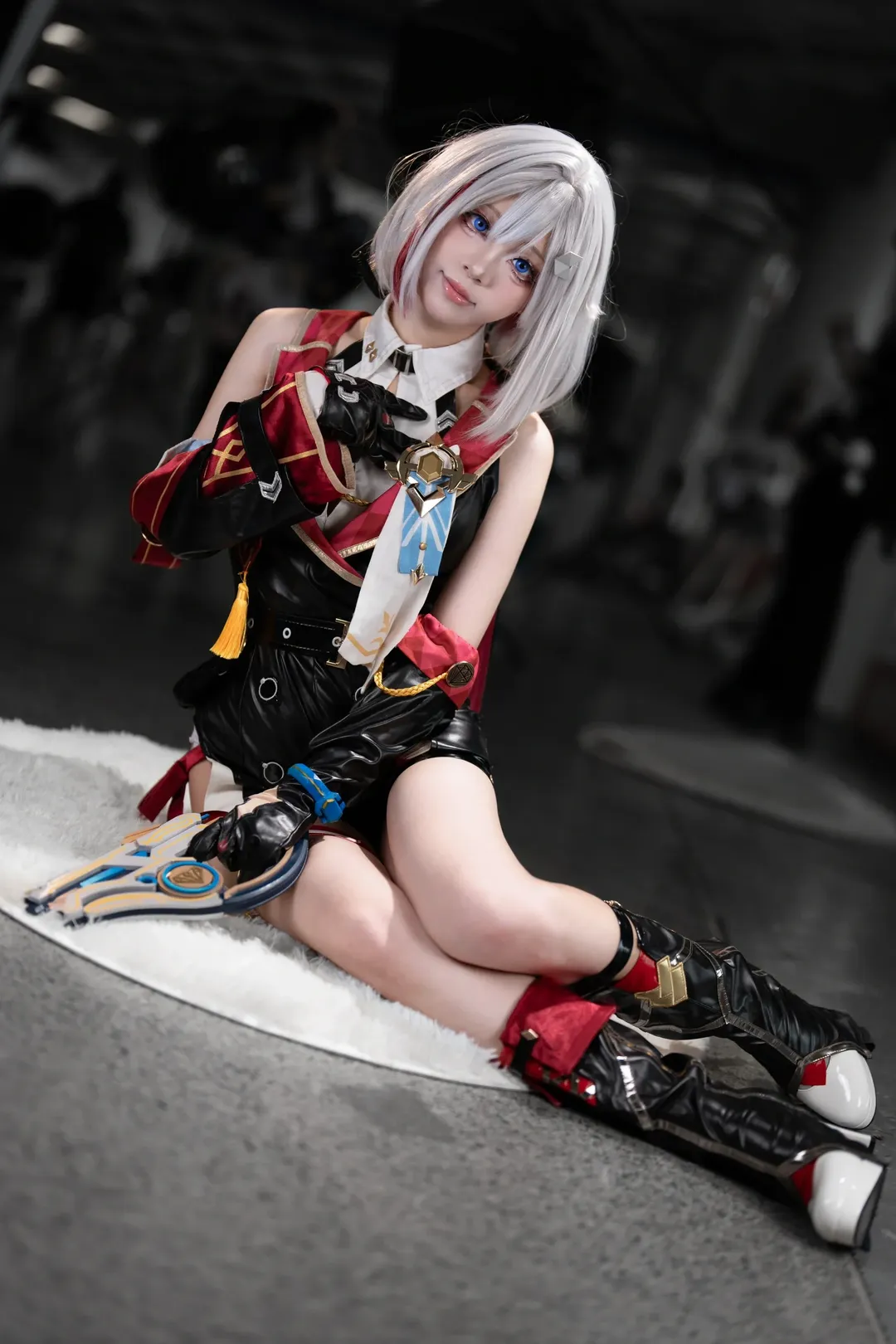 [Topaz cosplay] Honkai: Star Rail: Tactical-Vibe Convention Photos in Black, Red, Silver, and White - Image 9