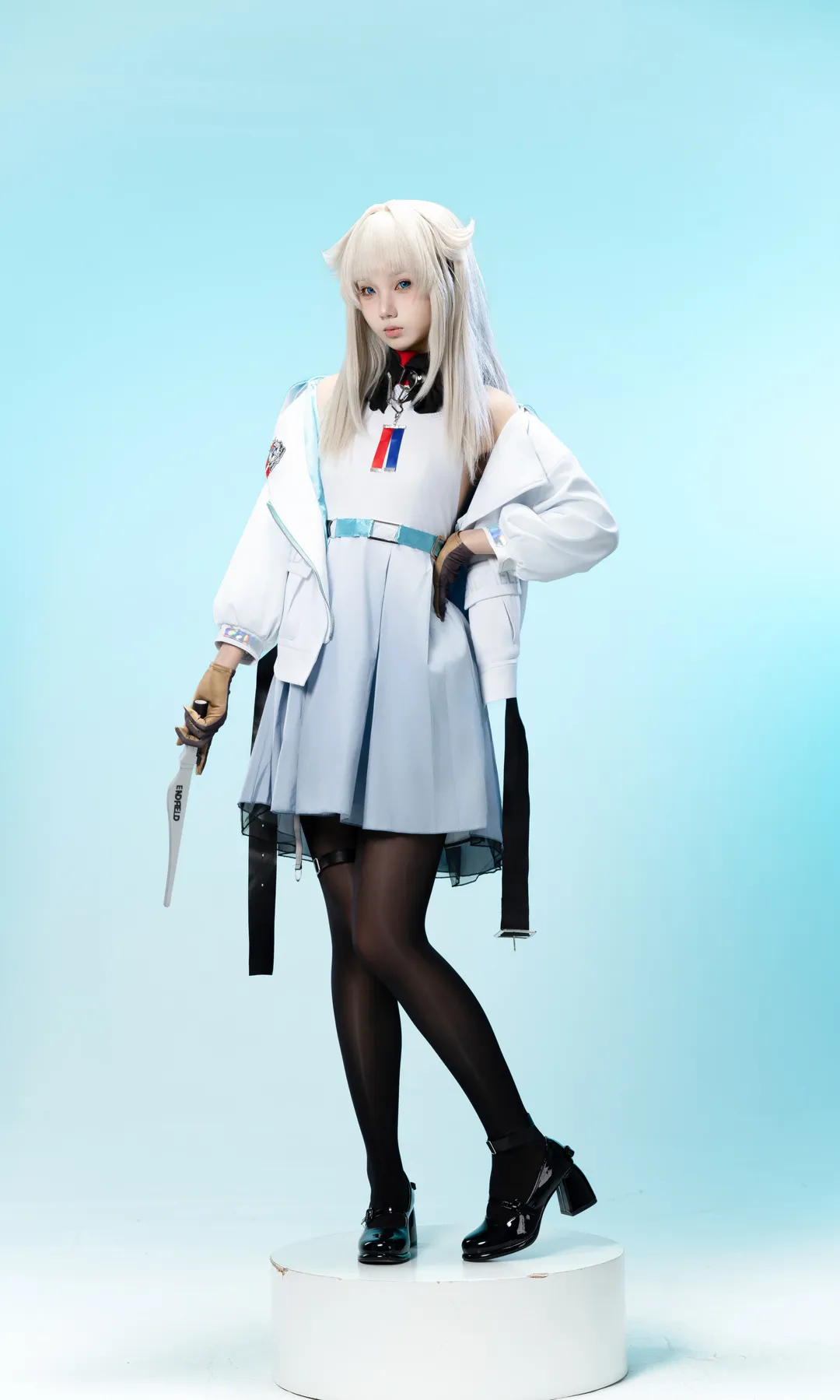 【Perlica cosplay】Arknights: Endfield: Pose Reference Under a Light Blue Studio Setting - Image 10