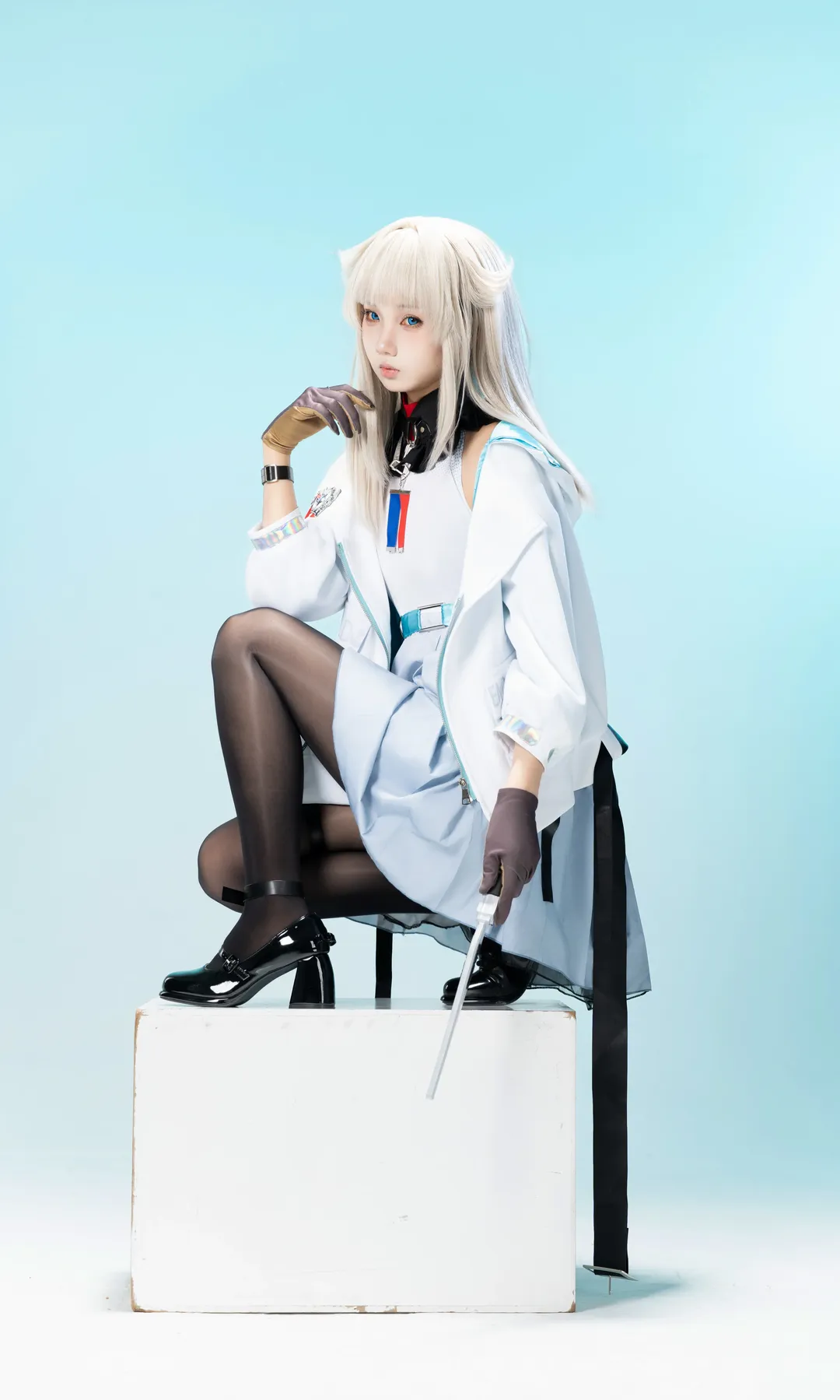 【Perlica cosplay】Arknights: Endfield: Pose Reference Under a Light Blue Studio Setting - Image 2