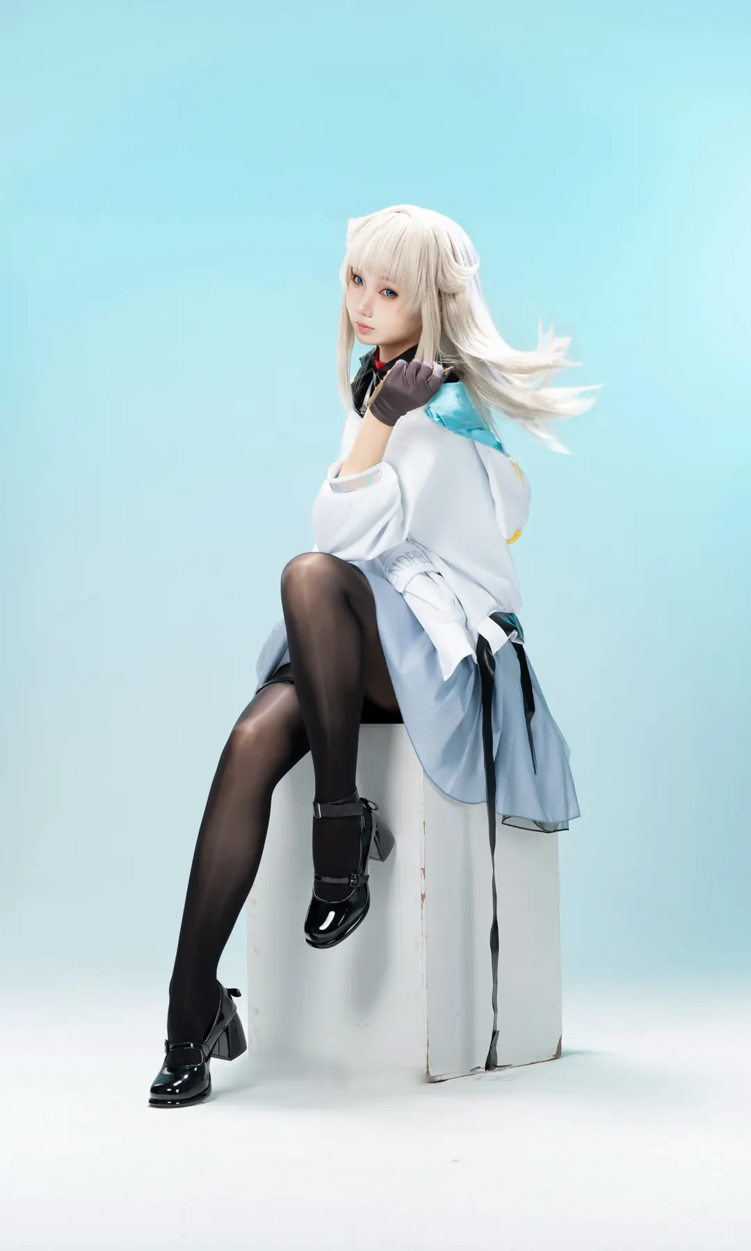 【Perlica cosplay】Arknights: Endfield: Pose Reference Under a Light Blue Studio Setting - Image 5