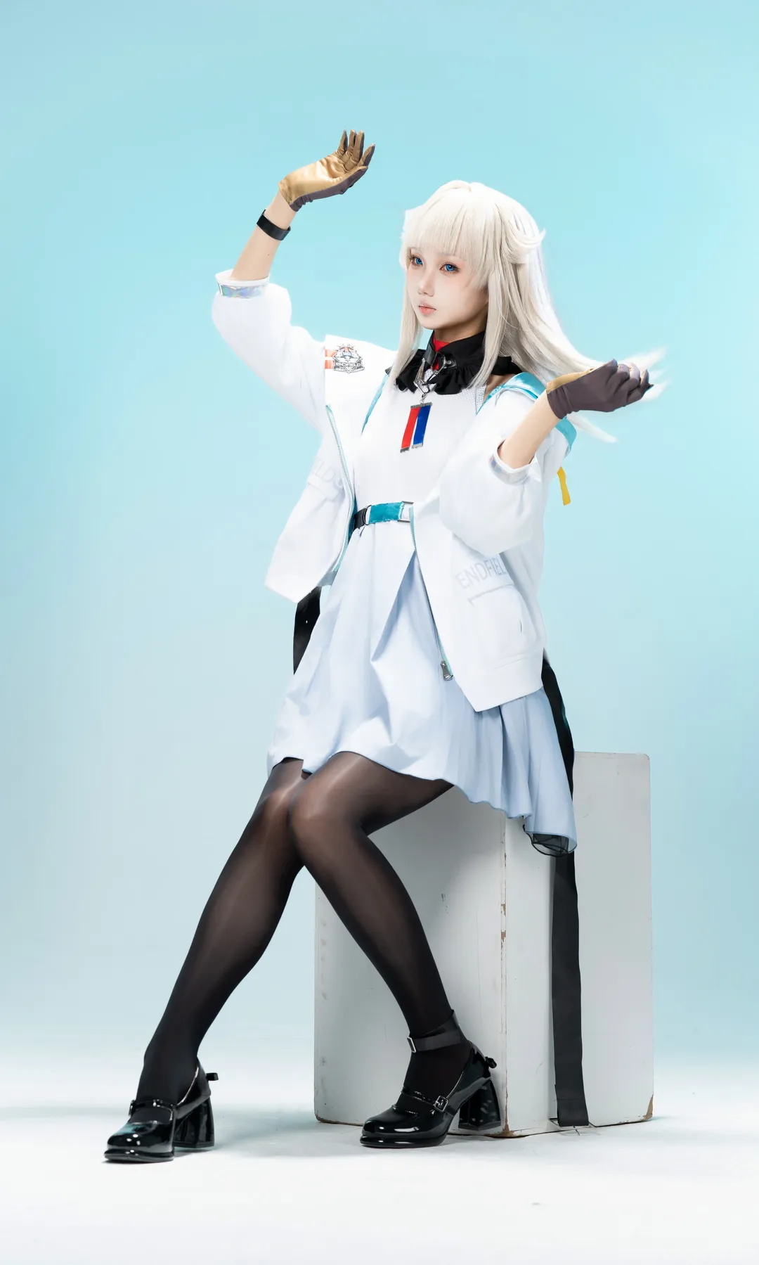 【Perlica cosplay】Arknights: Endfield: Pose Reference Under a Light Blue Studio Setting - Image 6
