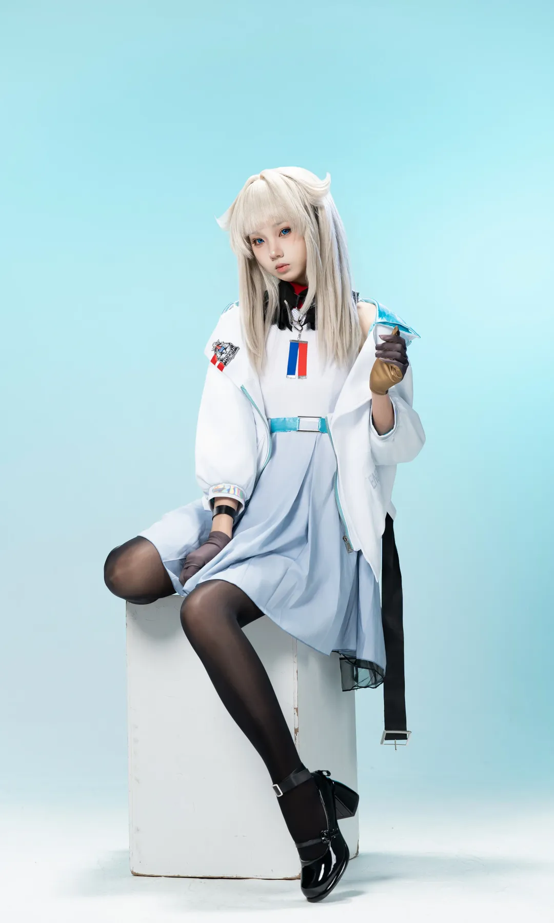 【Perlica cosplay】Arknights: Endfield: Pose Reference Under a Light Blue Studio Setting - Image 7