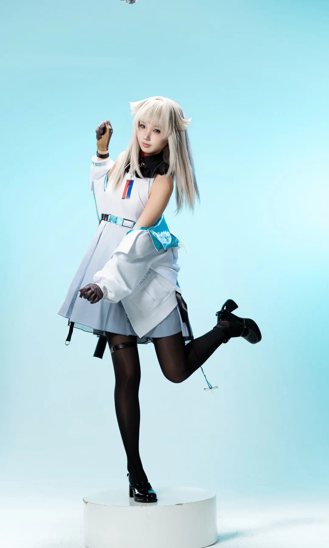【Perlica cosplay】Arknights: Endfield: Pose Reference Under a Light Blue Studio Setting - Image 8