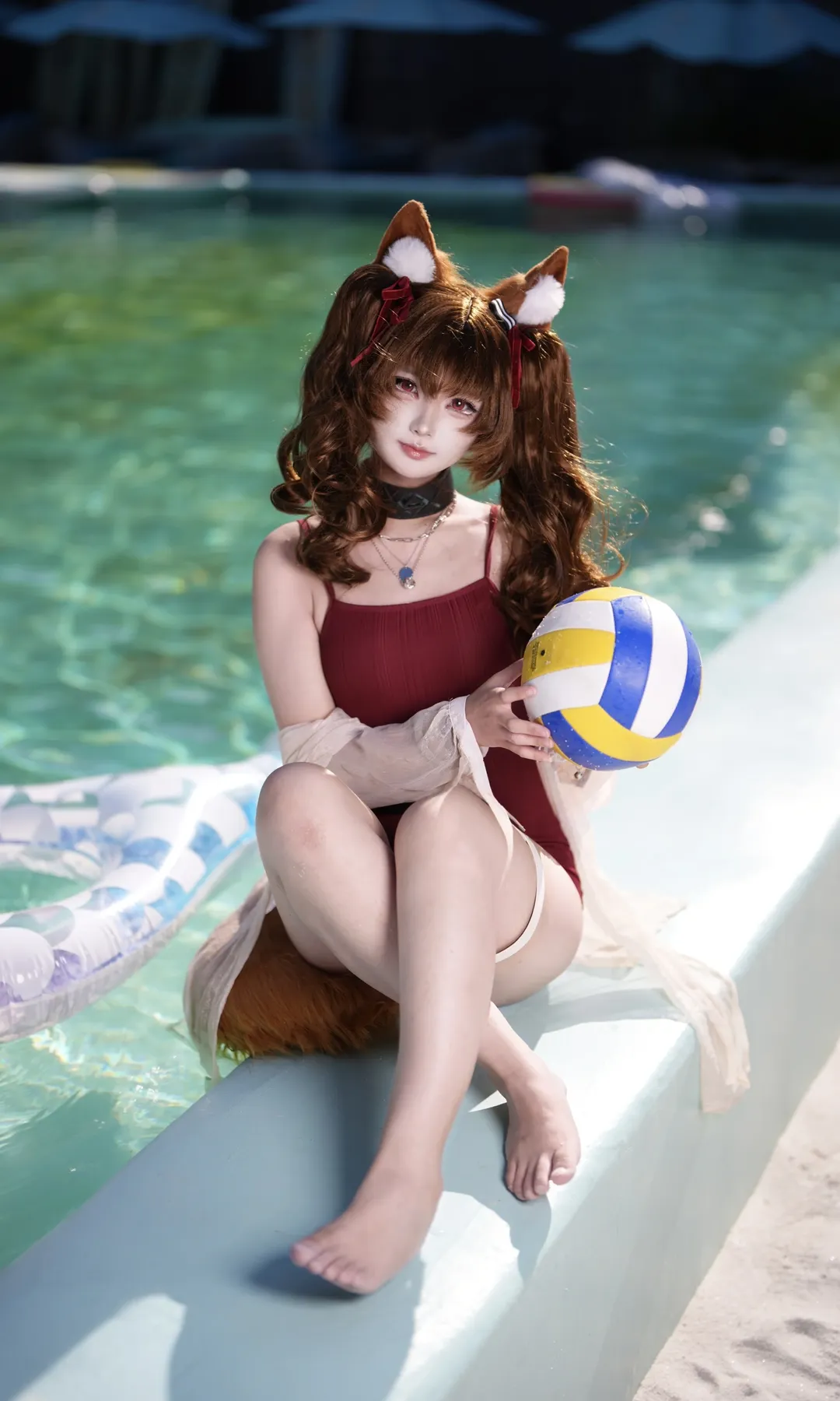 【アンジェリーナコスプレ】アークナイツのサマー水着、プールサイドの涼やかなひととき - 1 枚目