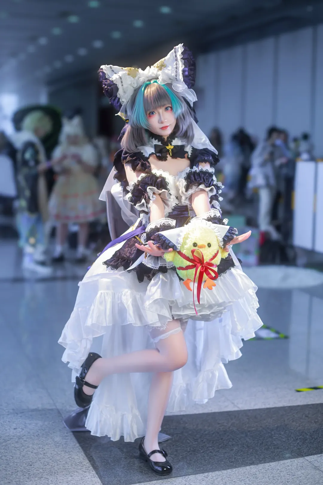 【アズールレーン チェシャー コスプレ】黒と白のフリルドレス、ロリータスタイルのイベント写真をシェア - 2 枚目