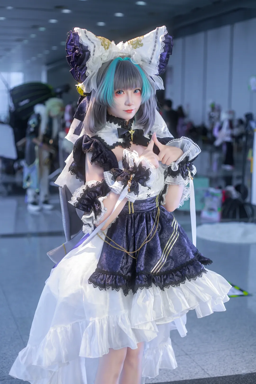 【アズールレーン チェシャー コスプレ】黒と白のフリルドレス、ロリータスタイルのイベント写真をシェア - 3 枚目