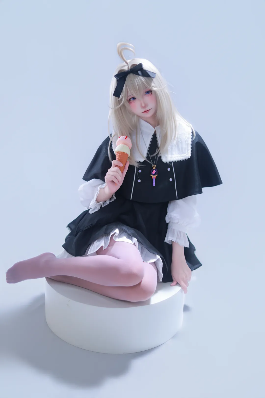 【露露卡cos】黑白洋装与粉色丝袜的搭配日记