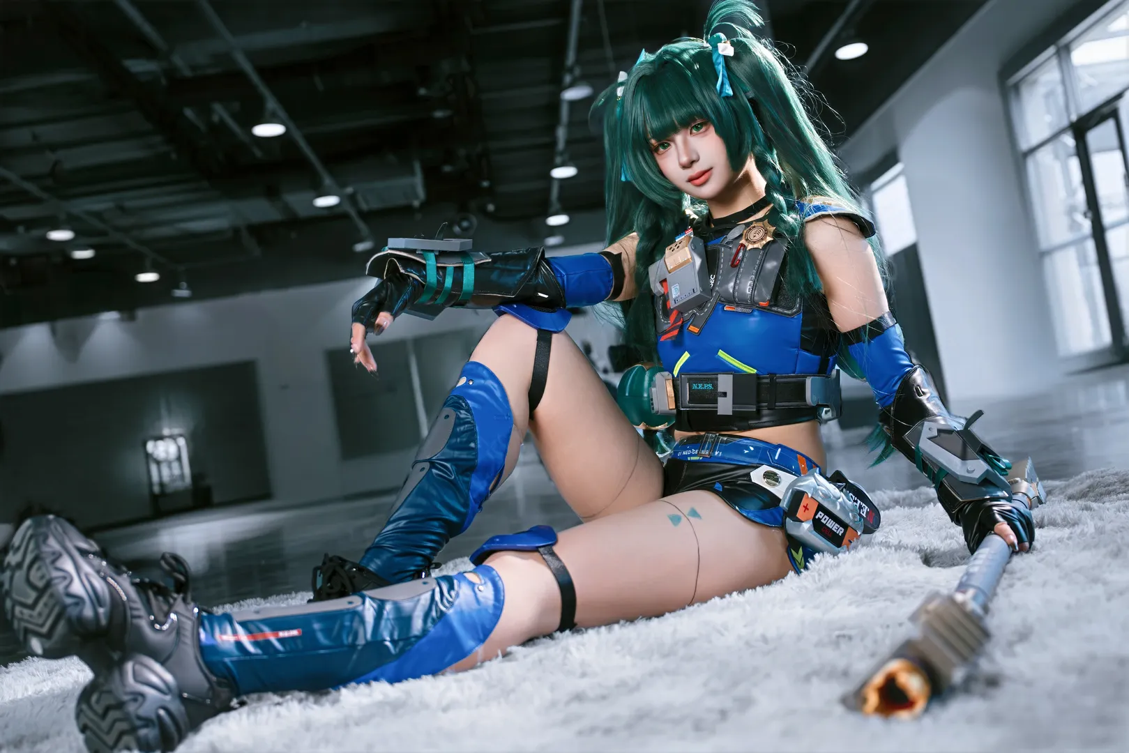 【青衣cos】绝区零的蓝绿战甲，三节棍与战术武装 - 第 9 张