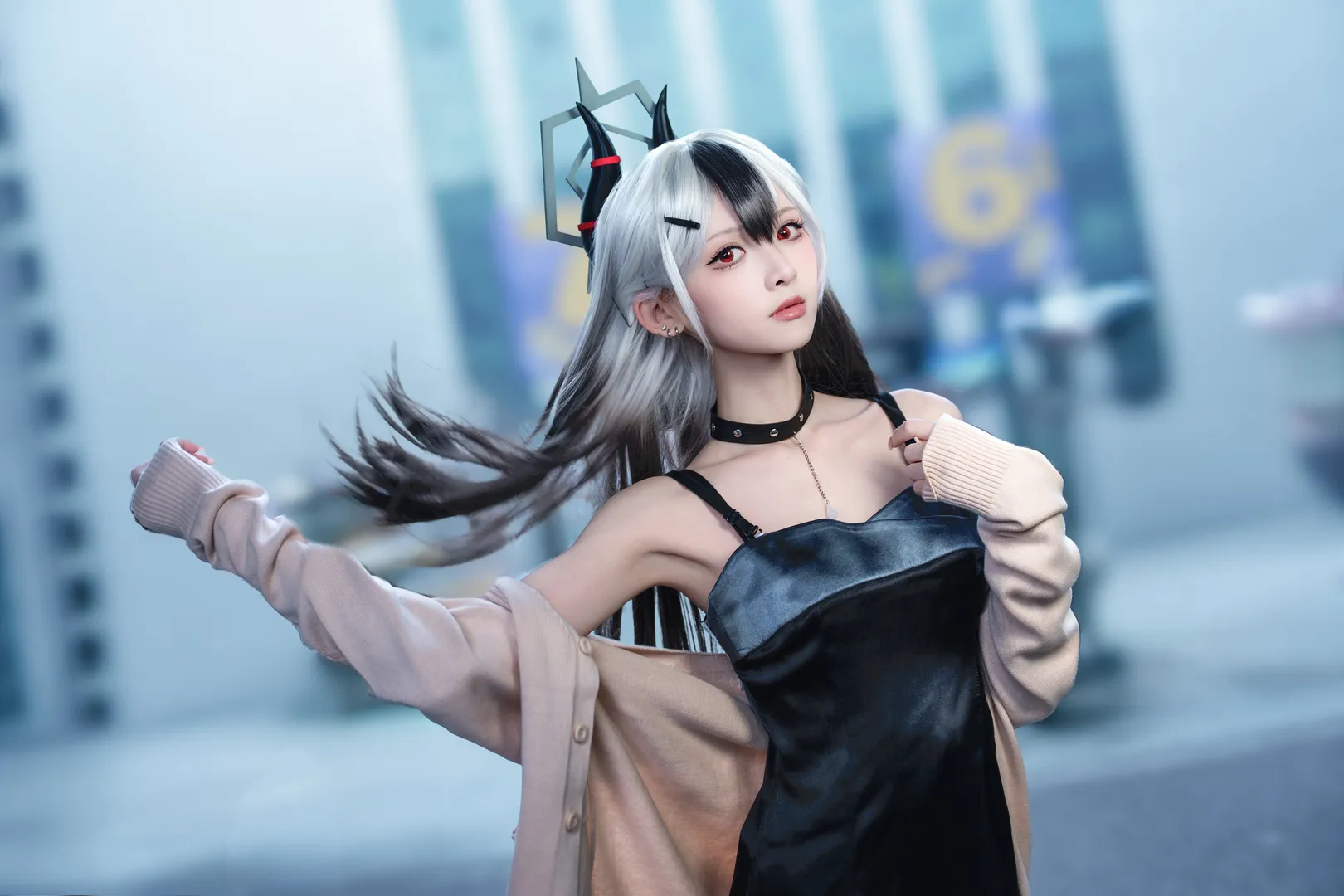 【鬼方佳代子cos】蔚藍檔案裡的輕音部鼓手，換上禮服後的街頭隨拍 - 第 4 張
