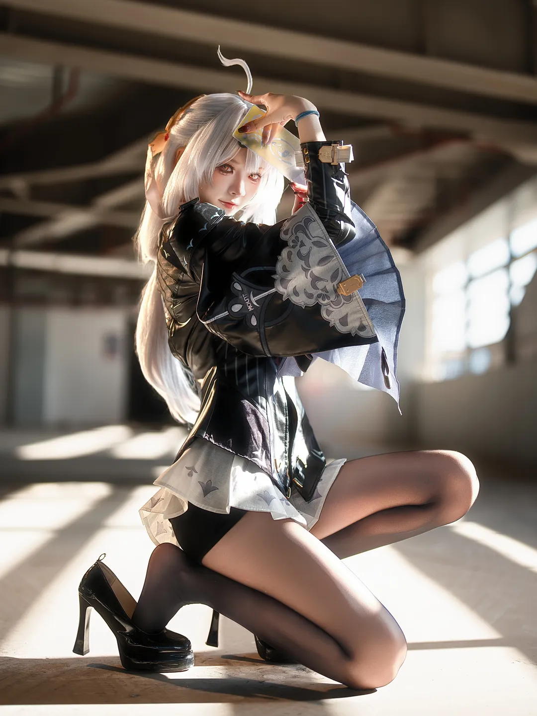 【仪玄cos】绝区零里的飒爽术师，单腿稳住高跟难度大 - 第 2 张