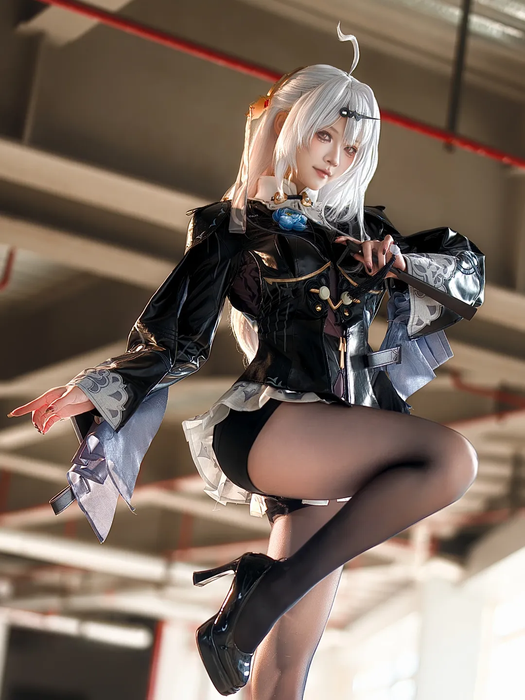 【仪玄cos】绝区零里的飒爽术师，单腿稳住高跟难度大 - 第 3 张