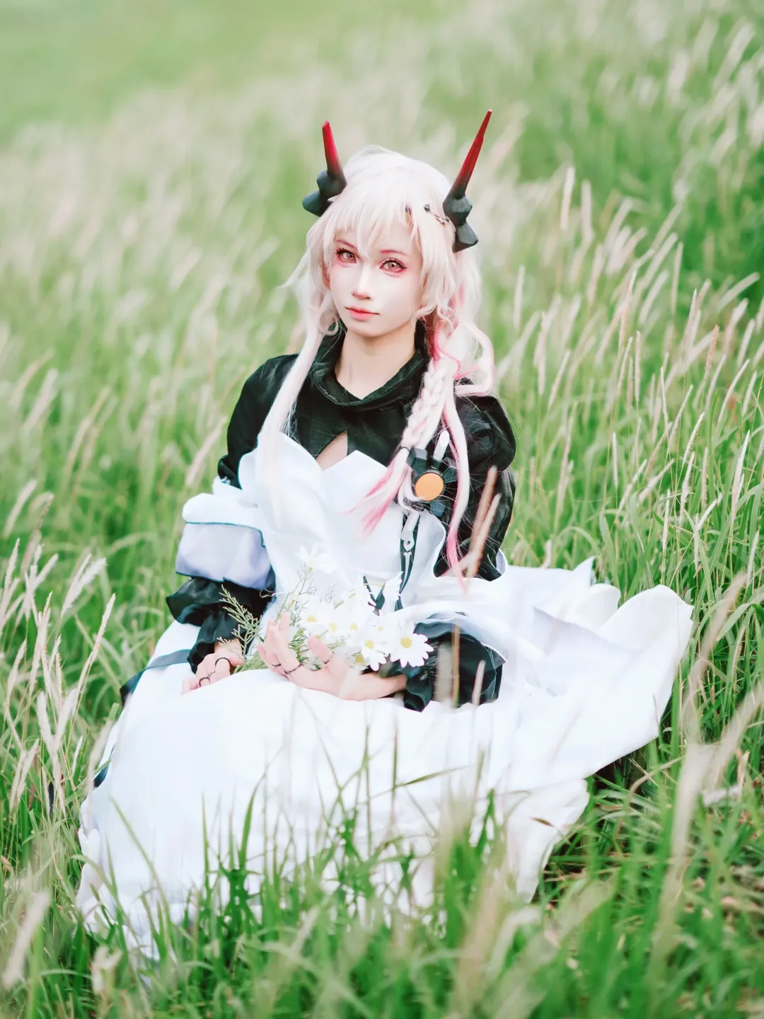 【特蕾西婭cos】在草地裡的靜謐與深邃 - 第 1 張