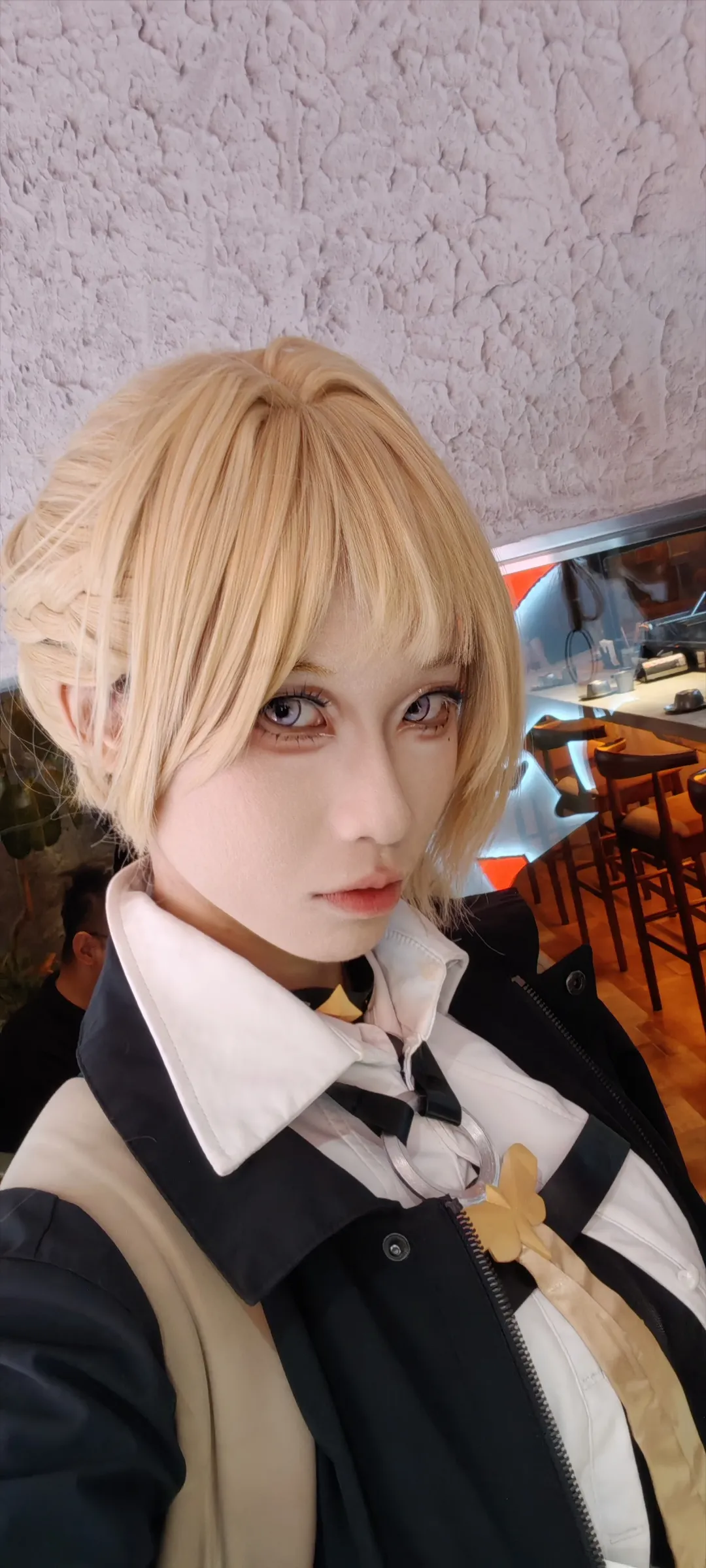 【伊芙琳cos】绝区零最强保镖，下班后的随性时刻 - 第 2 张