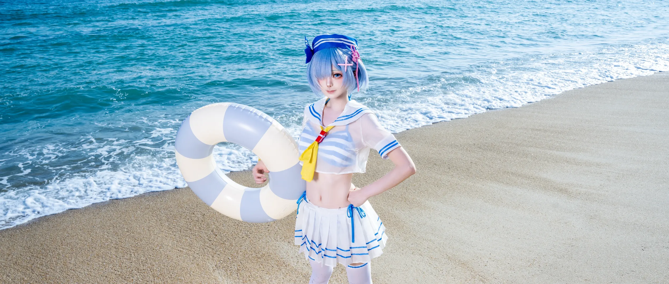 【蕾姆cos】夏日晴空下，海水与纯白水手服的清凉瞬间 - 第 2 张