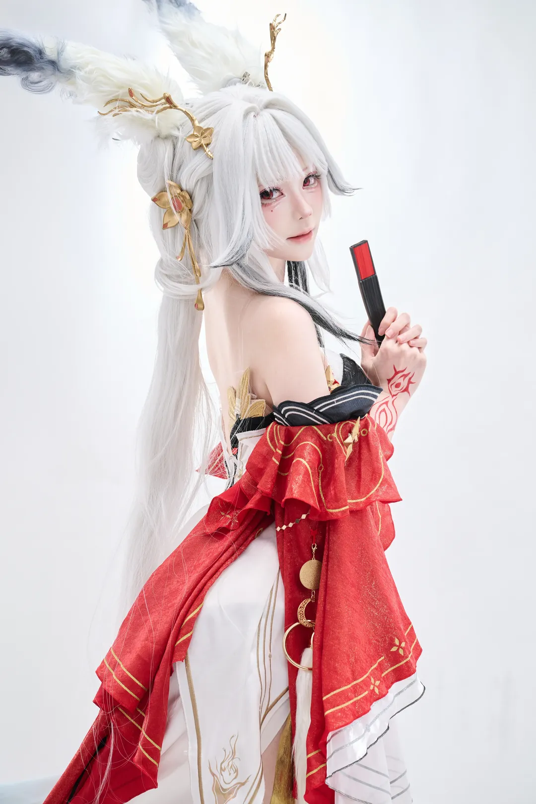 【心月狐cos】鸣潮角色扮装，聊聊这套红白配色的拍摄心得 - 第 2 张
