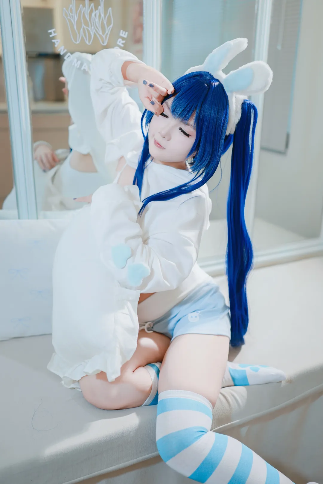 【花园cos】碧蓝航线的宿舍慵懒午后 - 第 1 张