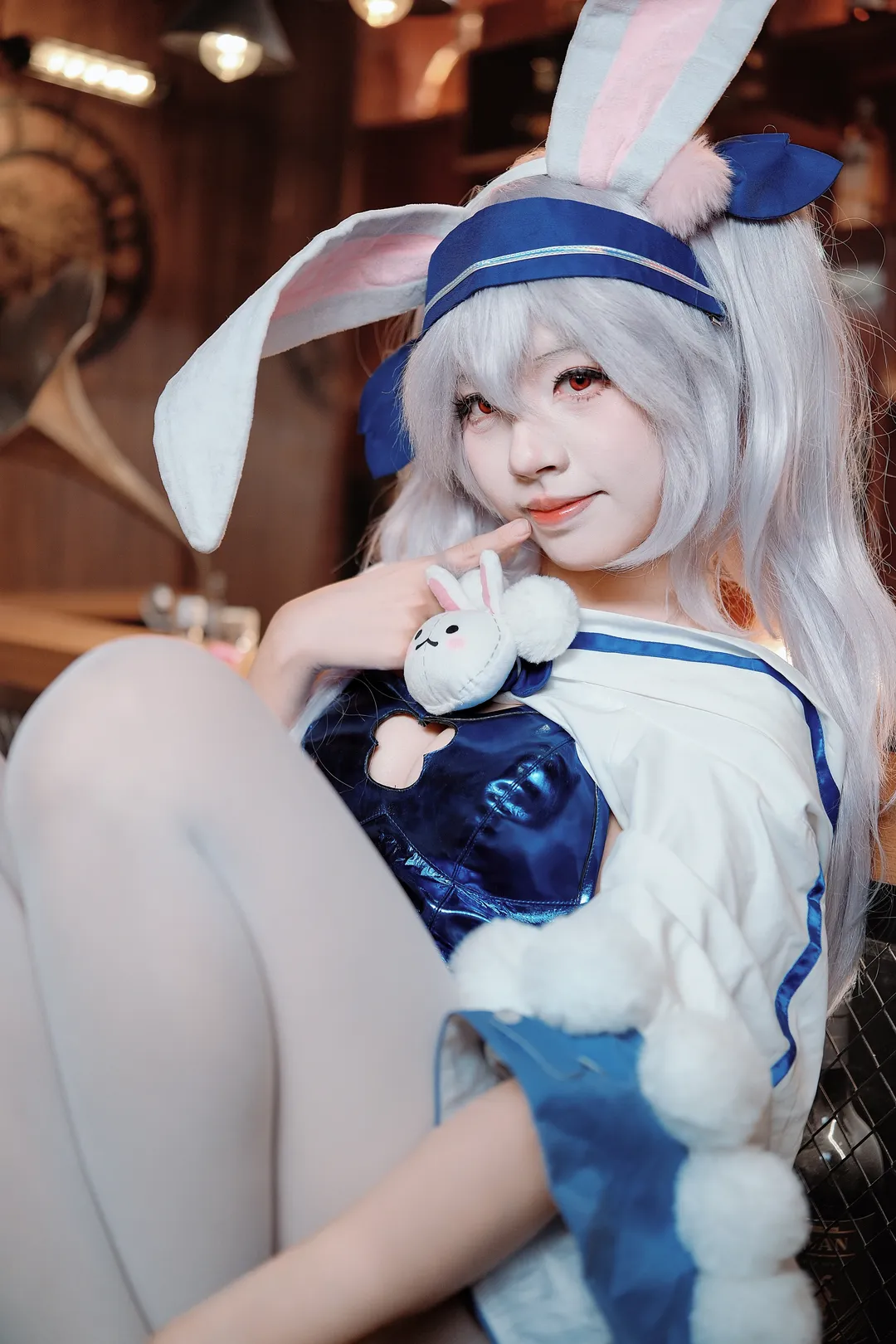 【ラフィー コスプレ】アズールレーンの気だるいバーカウンターのひととき - 1 枚目