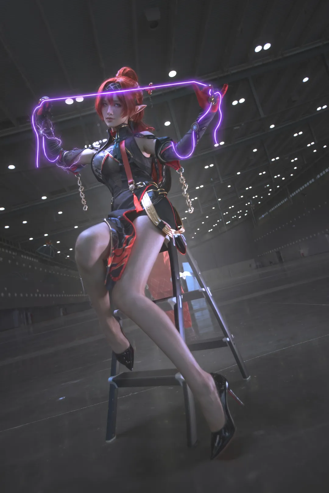【吟霖cos】鸣潮里的今州腿王，紫色能量鞭击的帅气瞬间