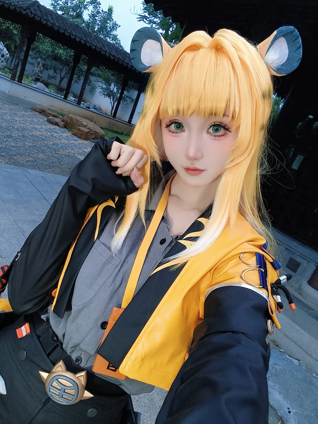 [Ju Fufu cosplay] Zenless Zone Zero's Fierce Tiger Descends the Mountain — Realism Earned Through Sweat in a 38°C Outdoor Shoot - Image 2