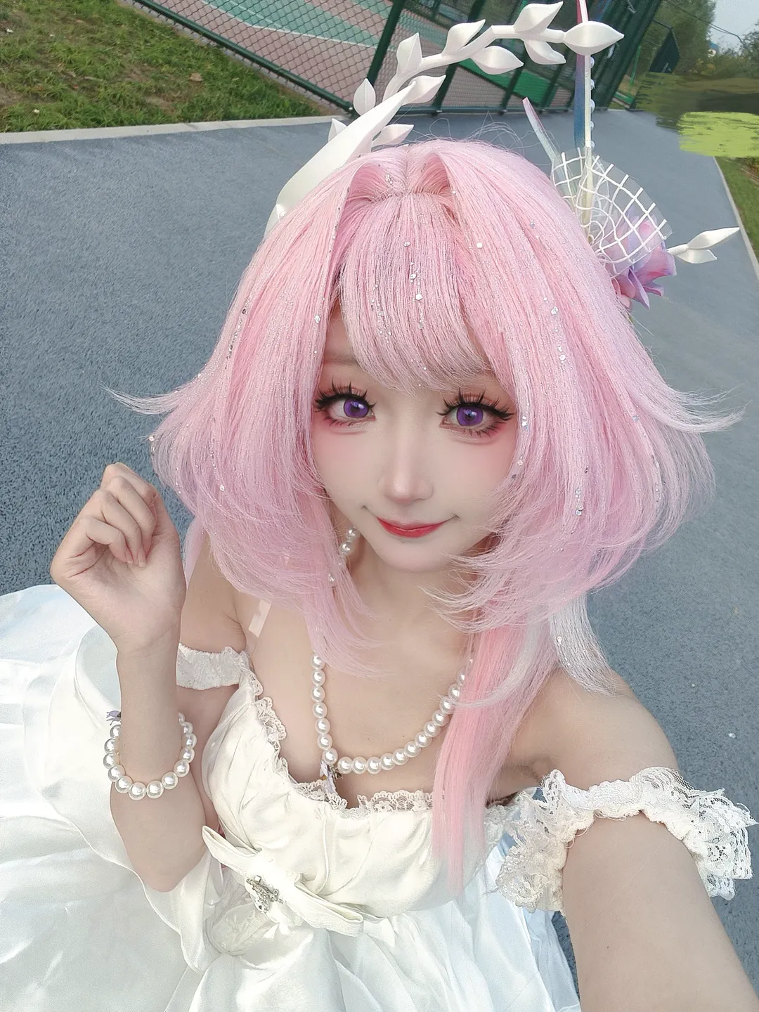 【昔涟cos】崩坏星穹铁道的梦幻粉色眼妆与珍珠配饰