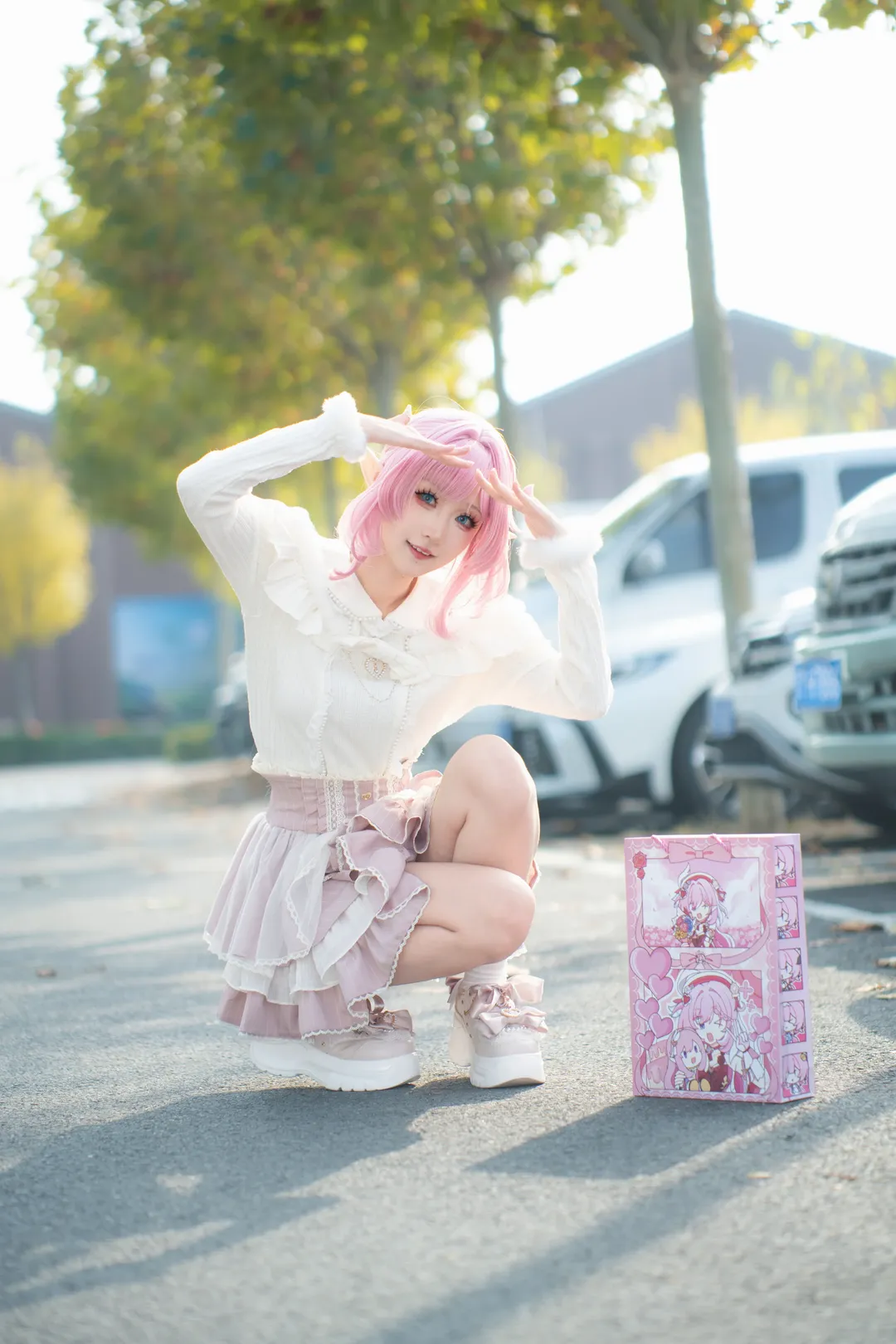 【爱莉希雅cos】粉色系的日常私设，生日会门口随性一拍 - 第 2 张