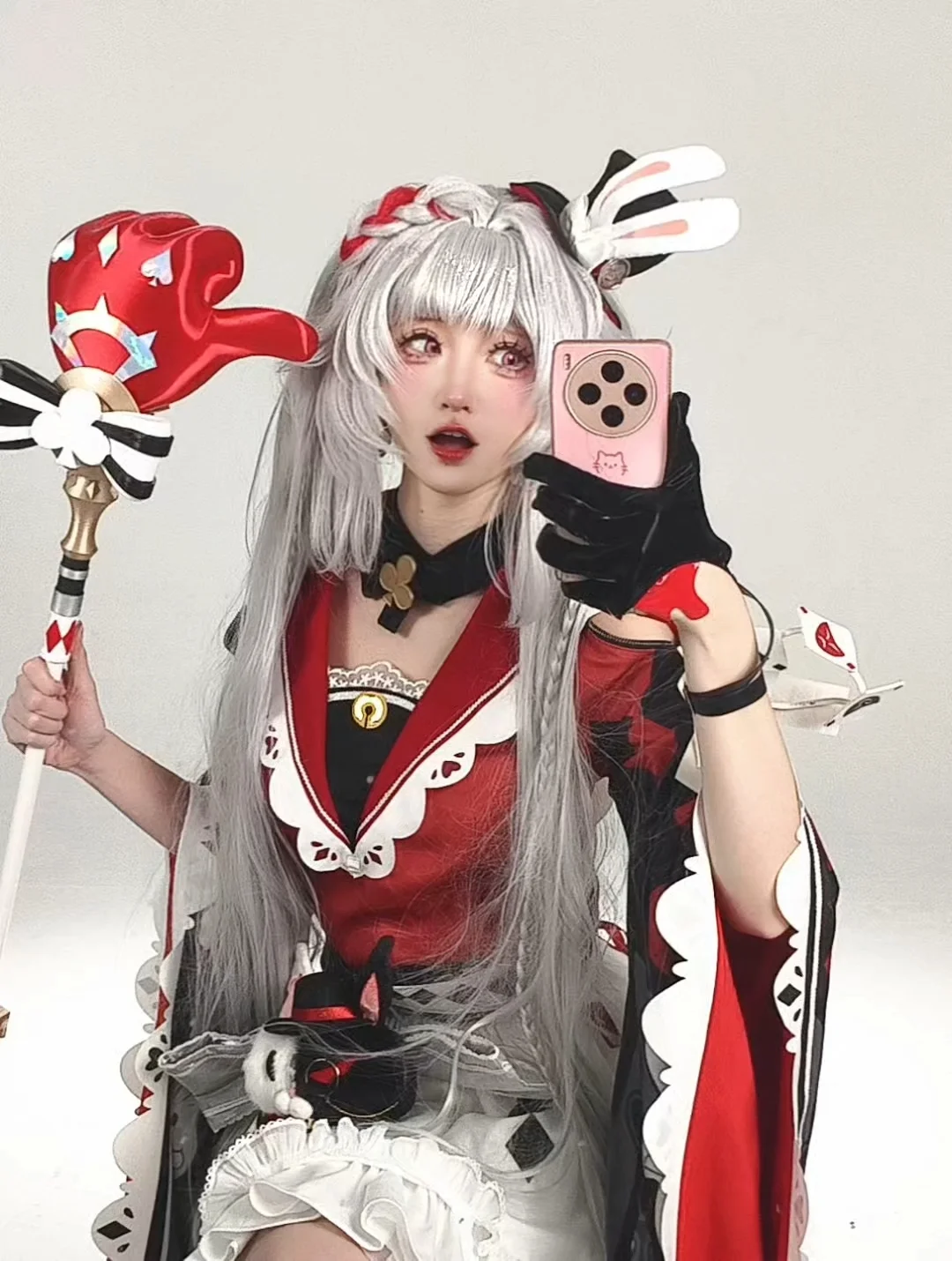 【花火 コスプレ】崩壊：スターレイル、赤白のコントラスト衣装による鏡越しの自撮りシェア - 3 枚目