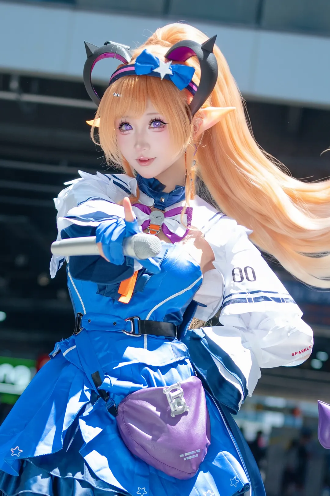 【リーノのコスプレ】『アークナイツ：エンドフィールド』の魔族アイドル、屋外イベント写真シェア - 1 枚目