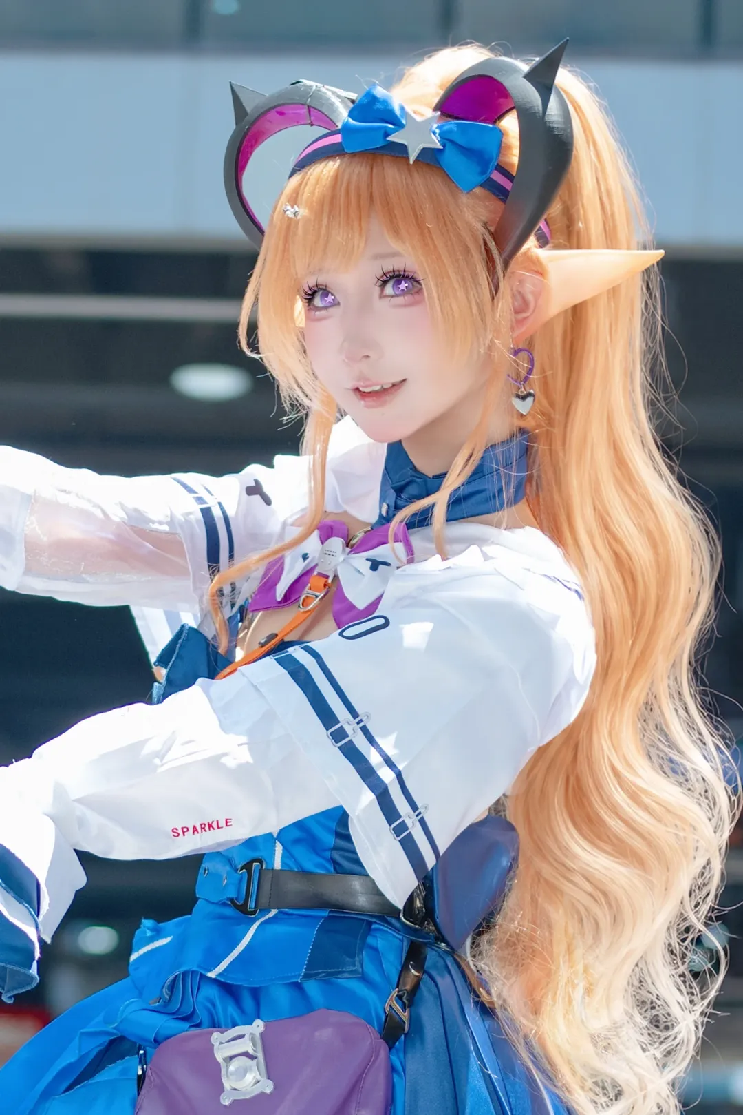 【リーノのコスプレ】『アークナイツ：エンドフィールド』の魔族アイドル、屋外イベント写真シェア - 2 枚目