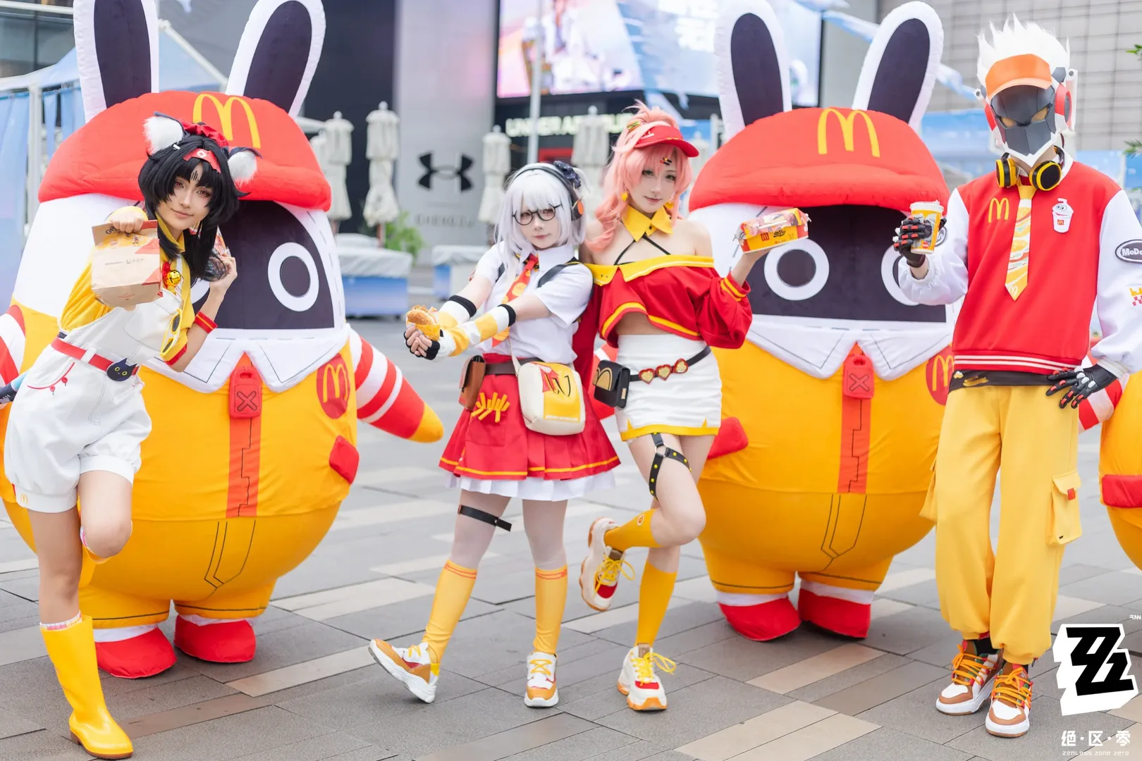 【绝区零cos】麦当劳联动街头风，红黄配色邦布巡游线下打卡