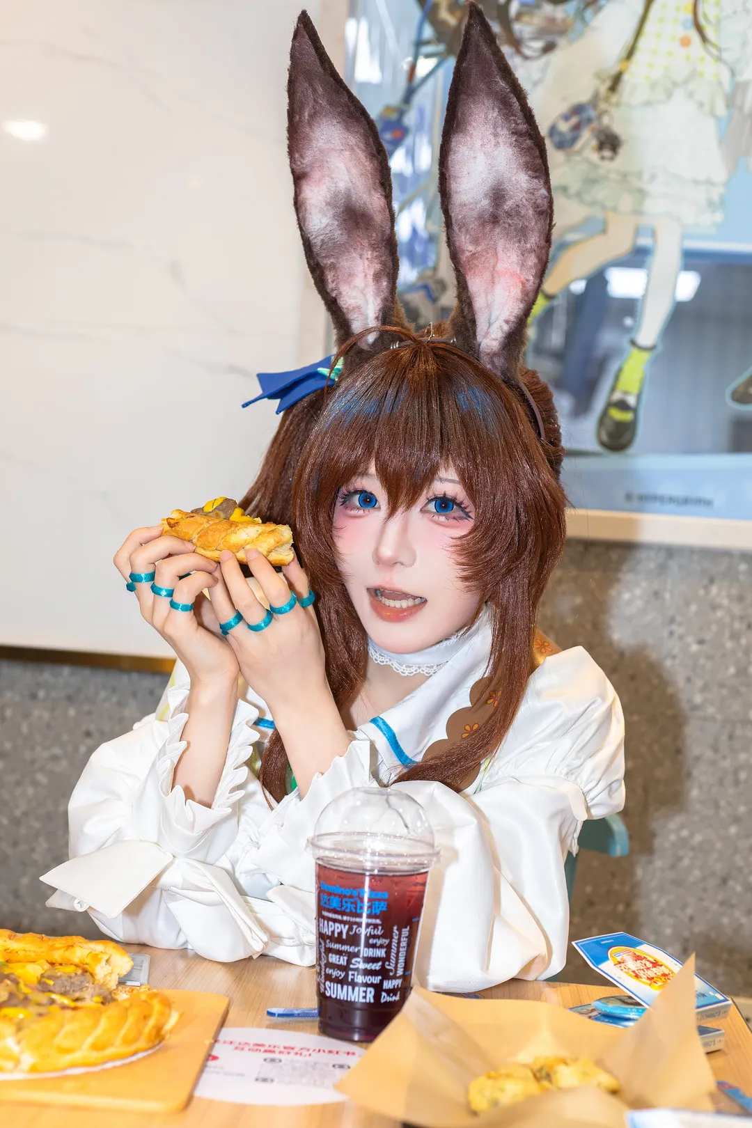 [Amiya cosplay] Arknights 7th Anniversary Domino's collaboration: Food daily life of Rhodes Island's CEO - Image 2