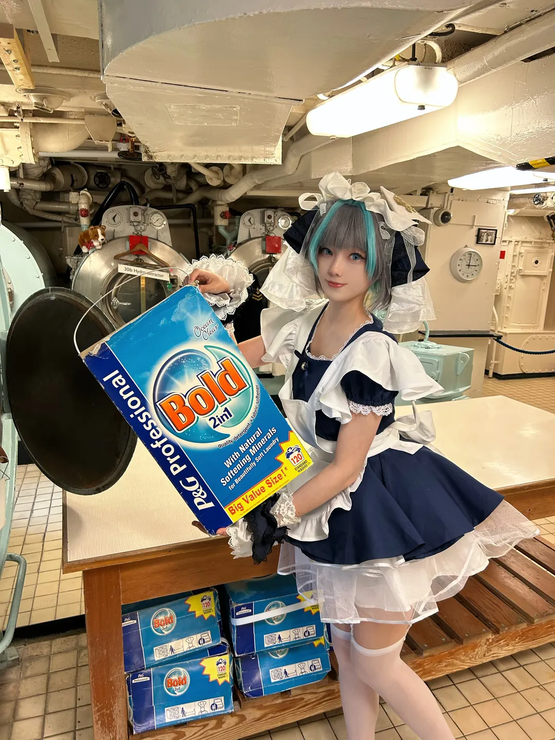 【アズールレーン チェシャー コスプレ】クルーズ船で魅せる自前メイド猫耳コーデ - 4 枚目