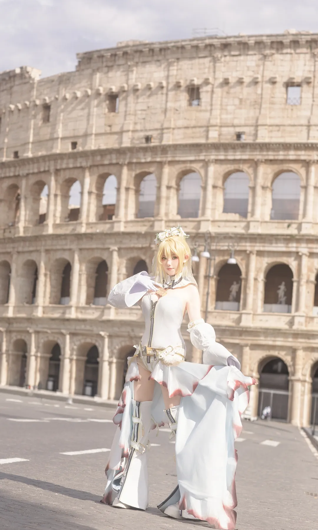 【Fate/Grand Order 花嫁尼禄cos】罗马实景拍摄，雨中的绝美瞬间 - 第 2 张