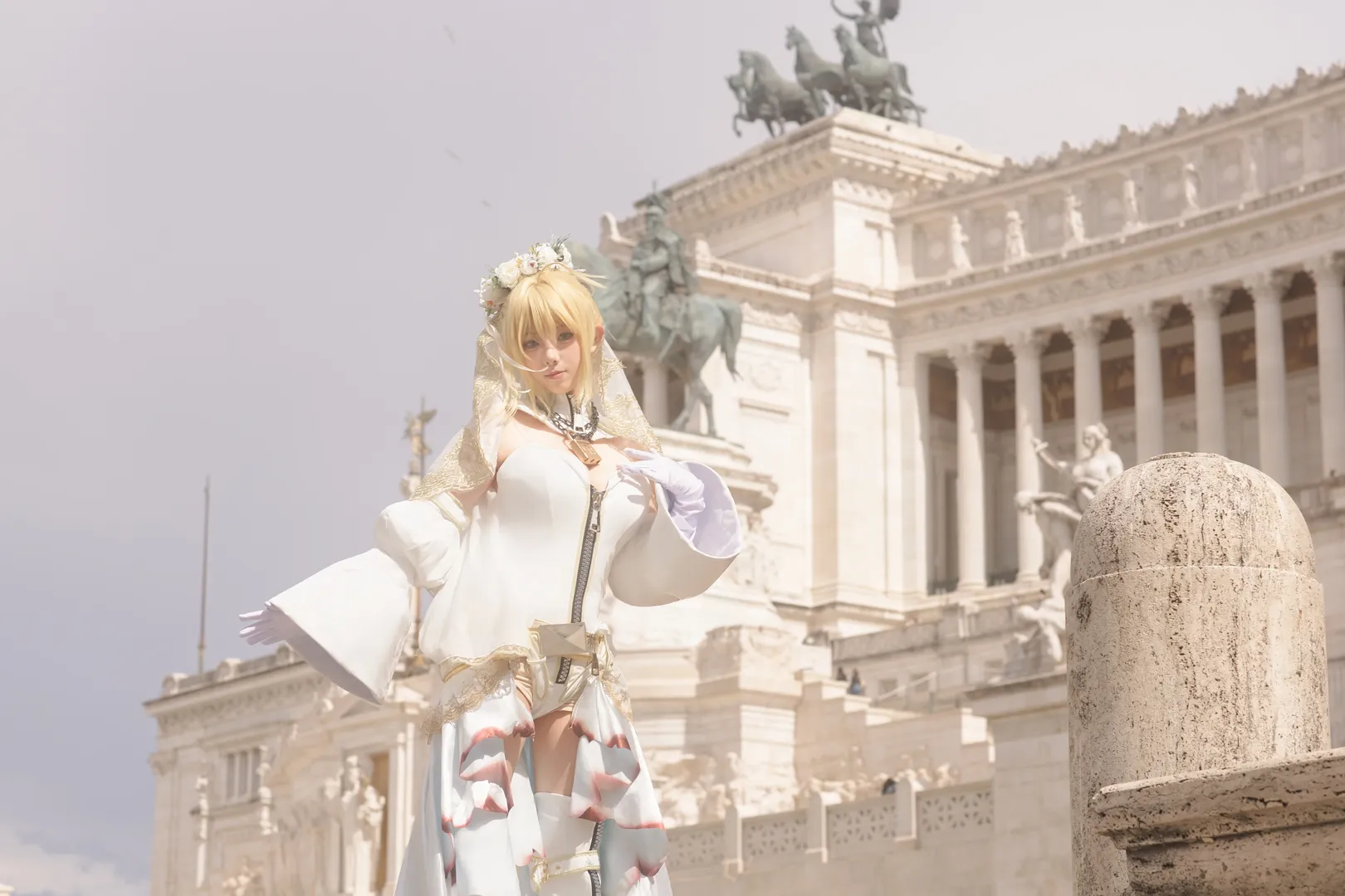【Fate/Grand Order】尼禄花嫁cos，把罗马的复古建筑装进镜头里 - 第 1 张