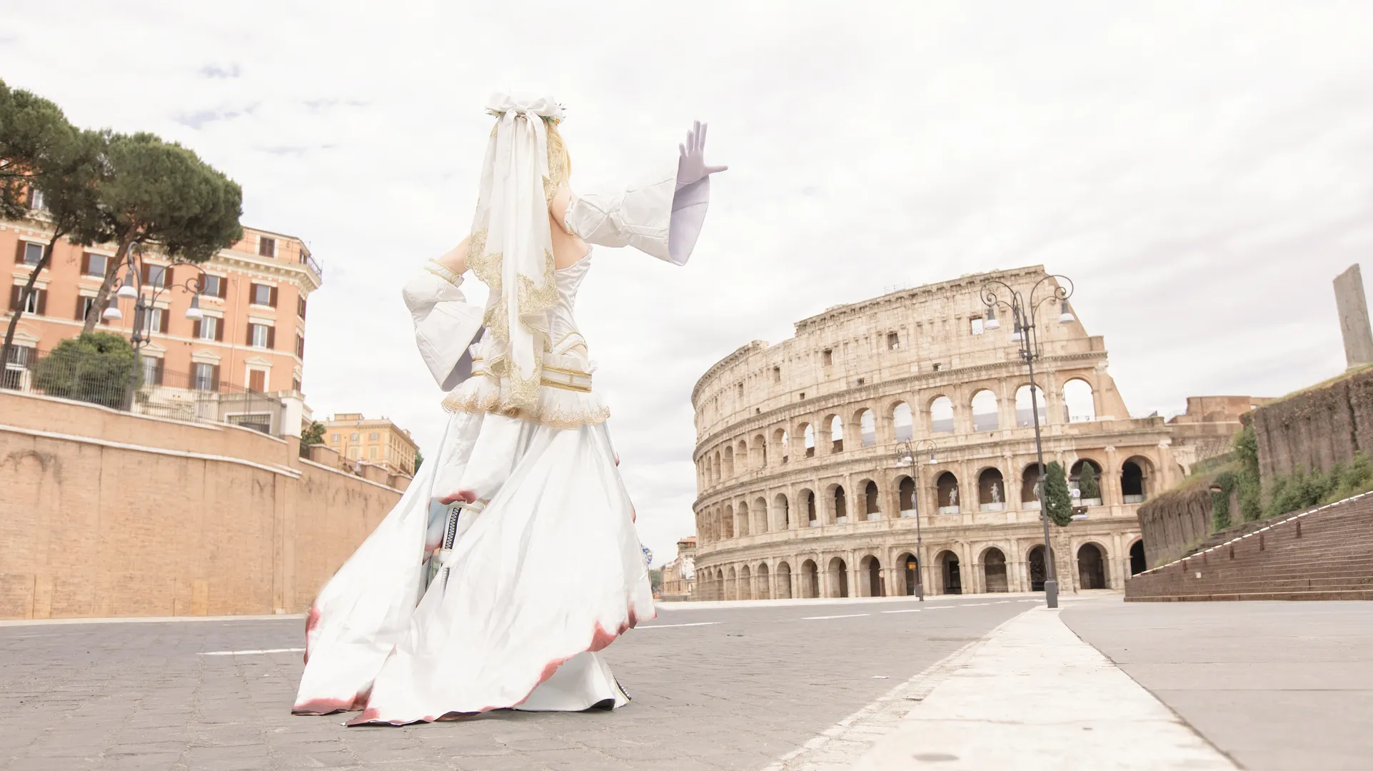 【Fate/Grand Order】尼禄花嫁cos，把罗马的复古建筑装进镜头里 - 第 2 张