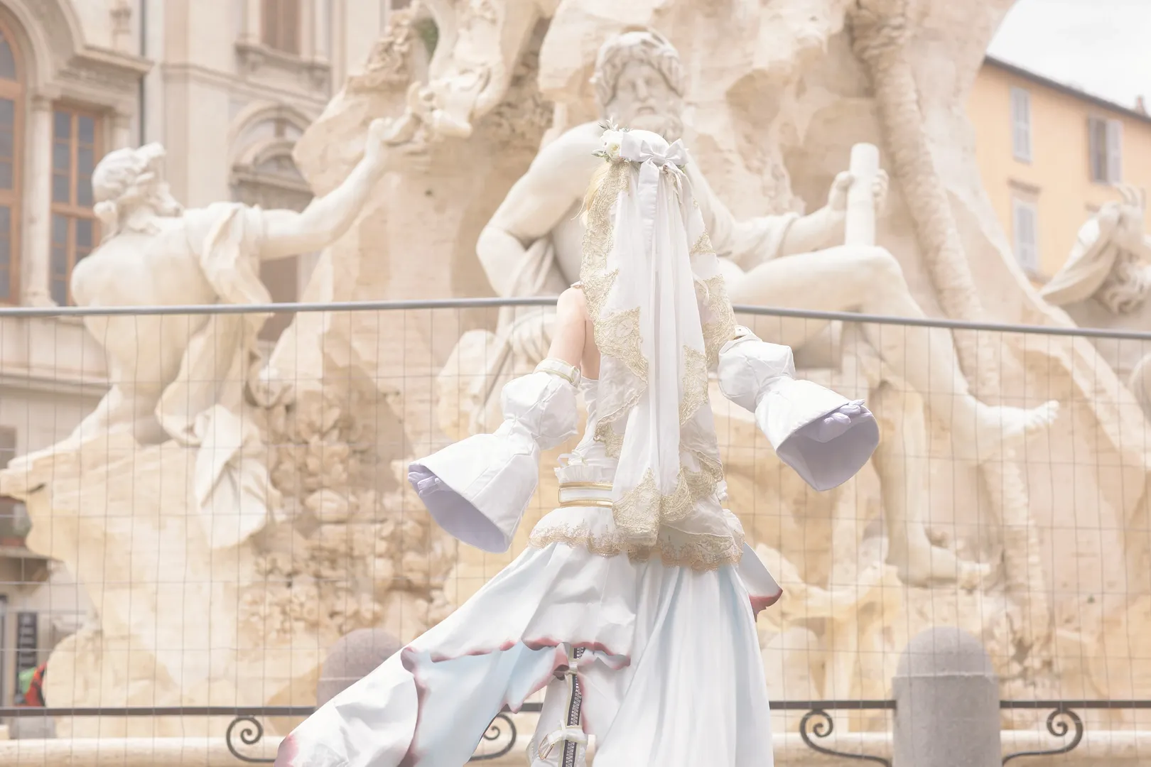 【Fate/Grand Order】尼禄花嫁cos，把罗马的复古建筑装进镜头里 - 第 5 张