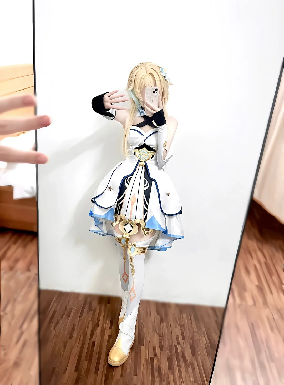 【蛍 コスプレ】原神ナタ風の白い戦闘ドレスで、再びテイワットへ - 4 枚目