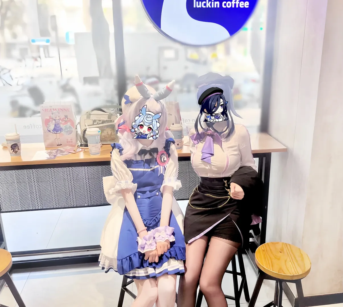 【Sigewinne cosplay】Genshin Impact & Luckin Coffee Collaboration Store Visit, A Bit Desolate in Smaller Cities - Image 3