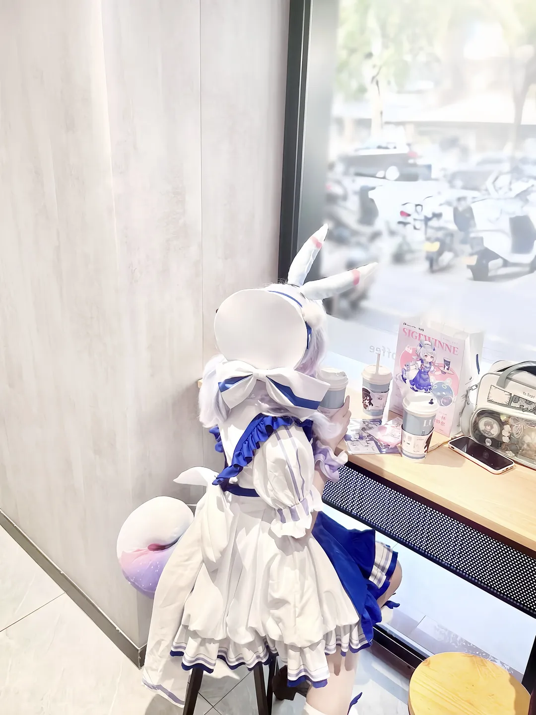 【Sigewinne cosplay】Genshin Impact & Luckin Coffee Collaboration Store Visit, A Bit Desolate in Smaller Cities - Image 5