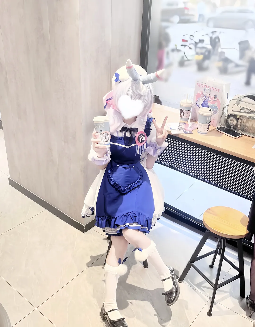 【Sigewinne cosplay】Genshin Impact & Luckin Coffee Collaboration Store Visit, A Bit Desolate in Smaller Cities - Image 7