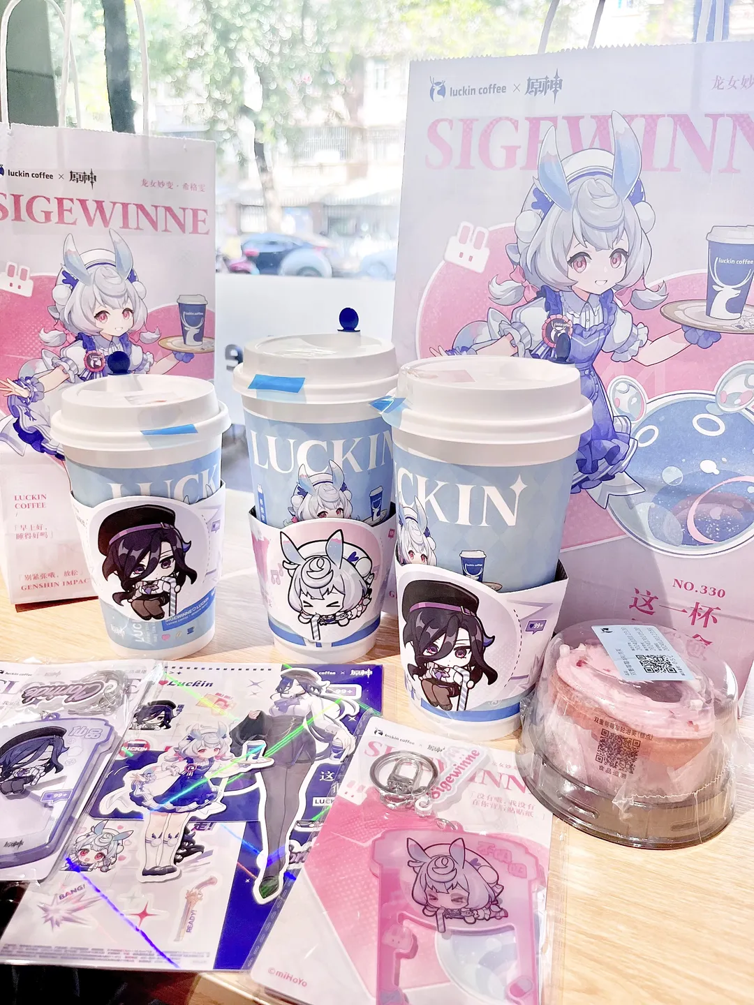 【Sigewinne cosplay】Genshin Impact & Luckin Coffee Collaboration Store Visit, A Bit Desolate in Smaller Cities - Image 9