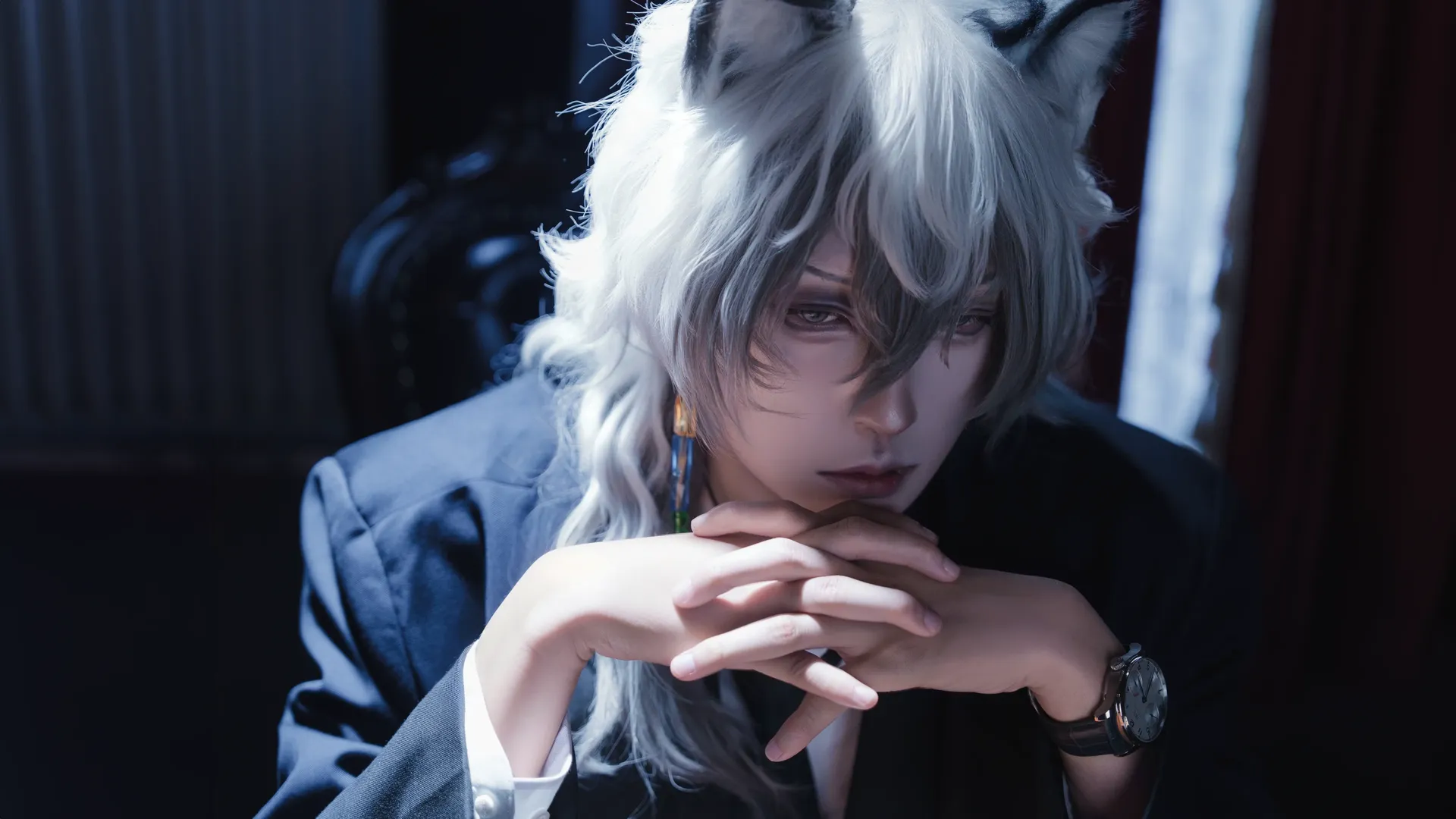 【银灰cos】暗调西装与兽耳，沉稳傲然的掌控力 - 第 2 张
