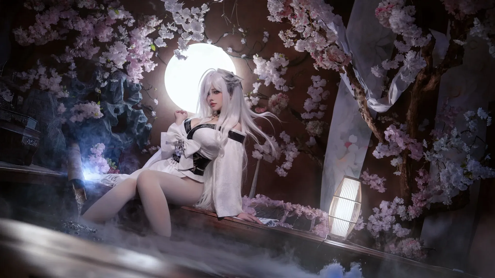 [Bai Feng Cosplay] Azur Lane's Silver Moon, White Tights, and Japanese-Style Fantasy - Image 2