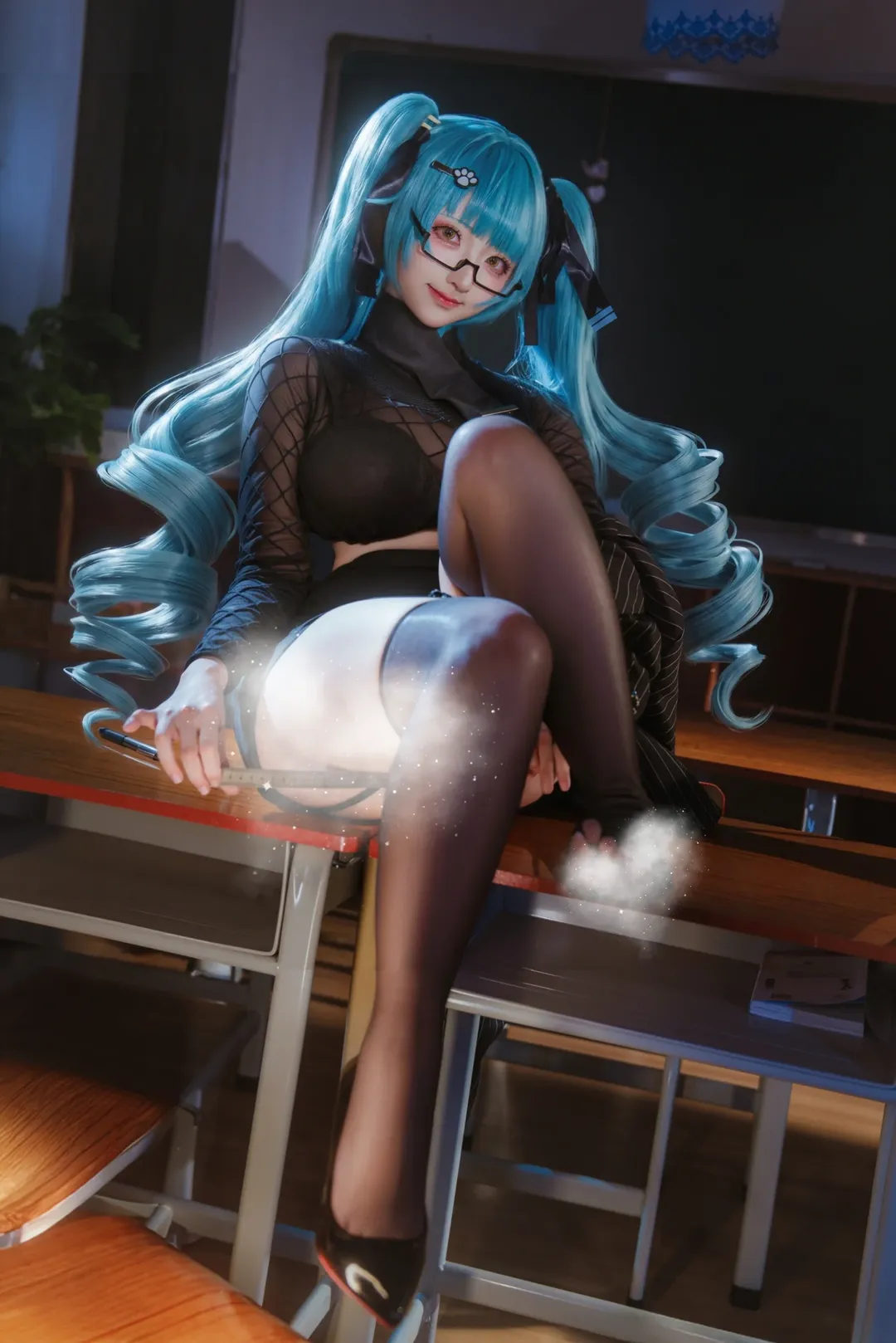 【普丽瓦蒂cos】Nikke胜利女神，黑丝与眼镜的教师时刻