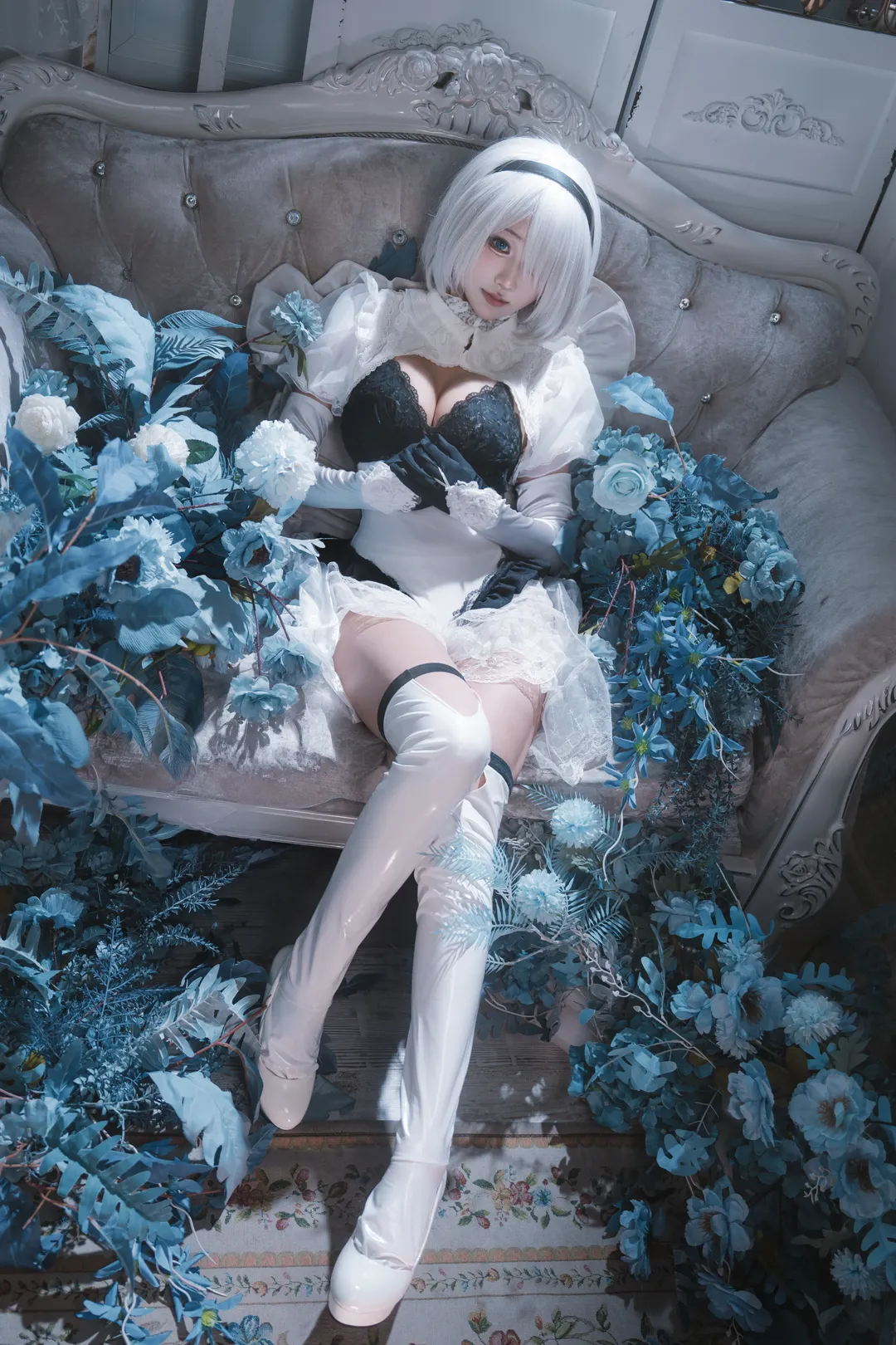 【NieR:Automataコラボ】白髪と幻想的な花畑が織りなす静謐なひととき - 1 枚目
