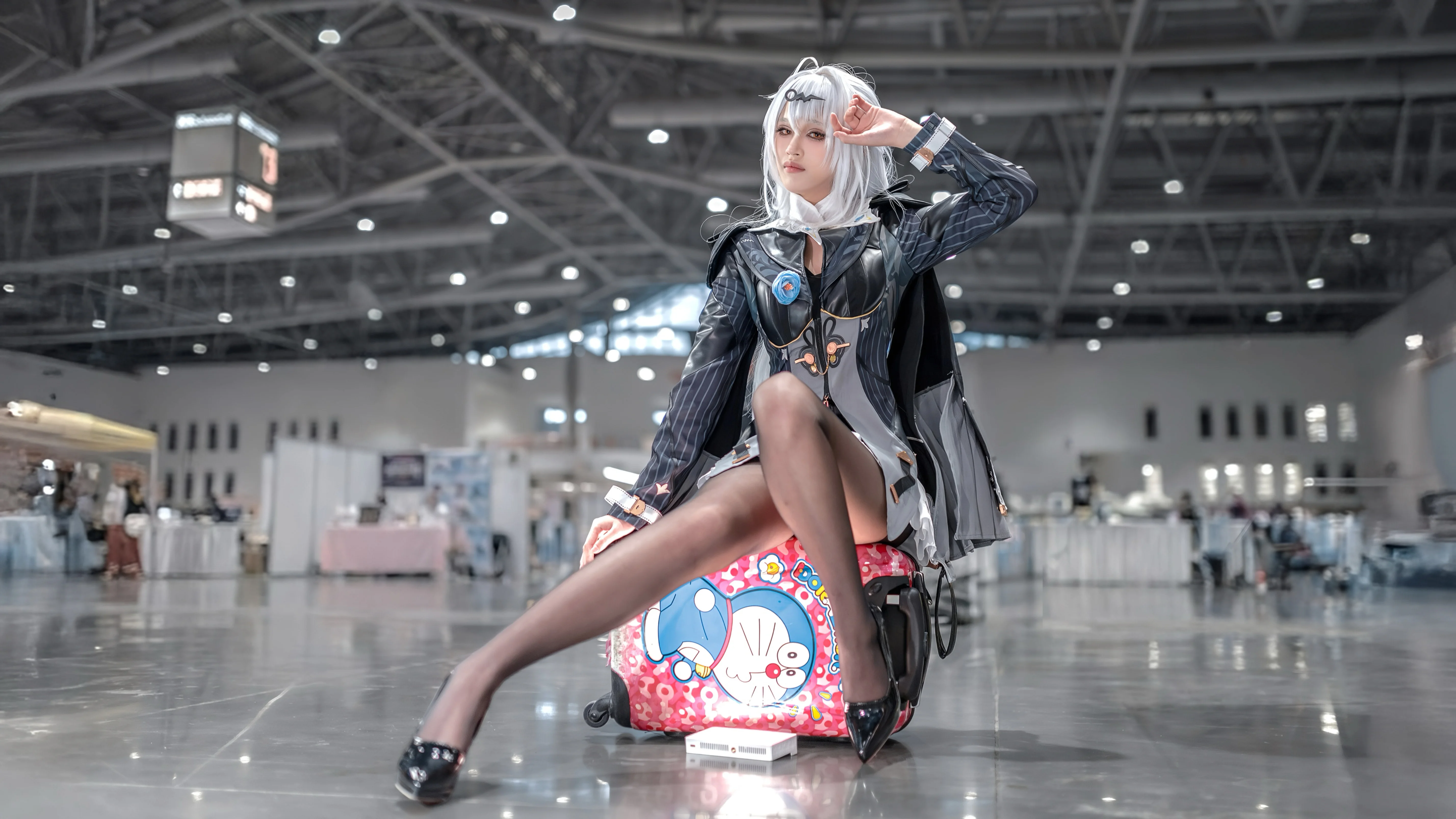 【仪玄cos】绝区零里银白灰的界限，阴阳相生术道归一 - 第 4 张