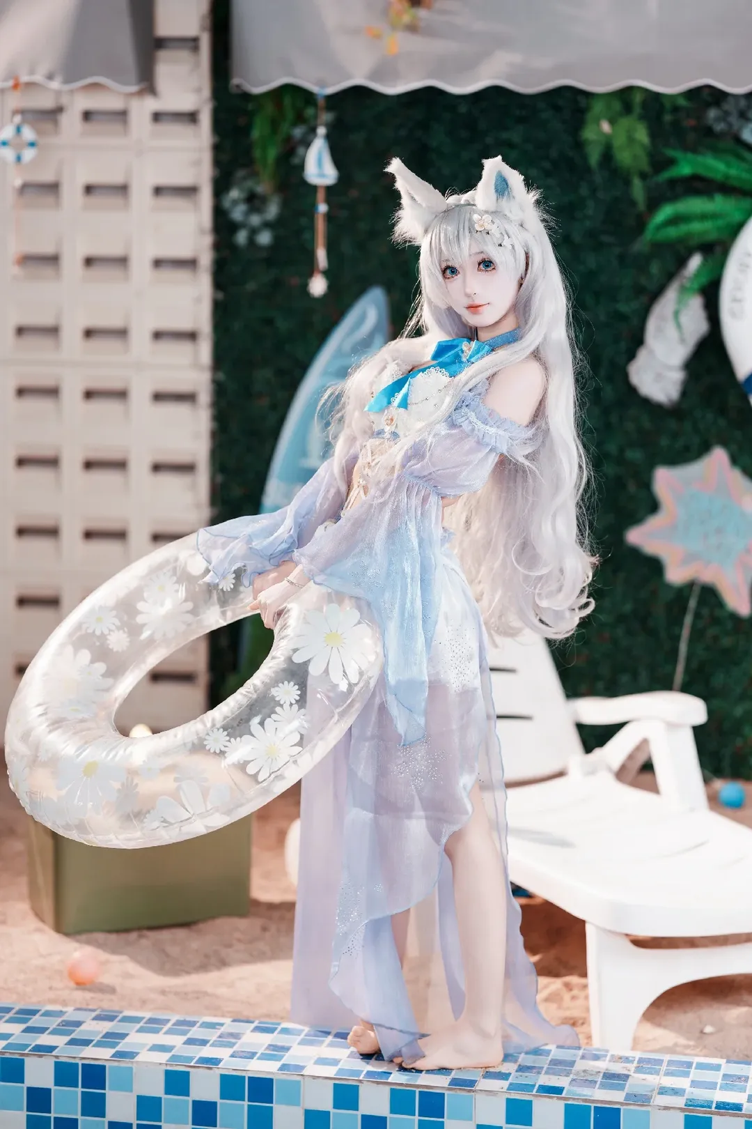 【信濃 コスプレ】『アズールレーン』の夏の響き、プールサイドの波と白狐 - 3 枚目