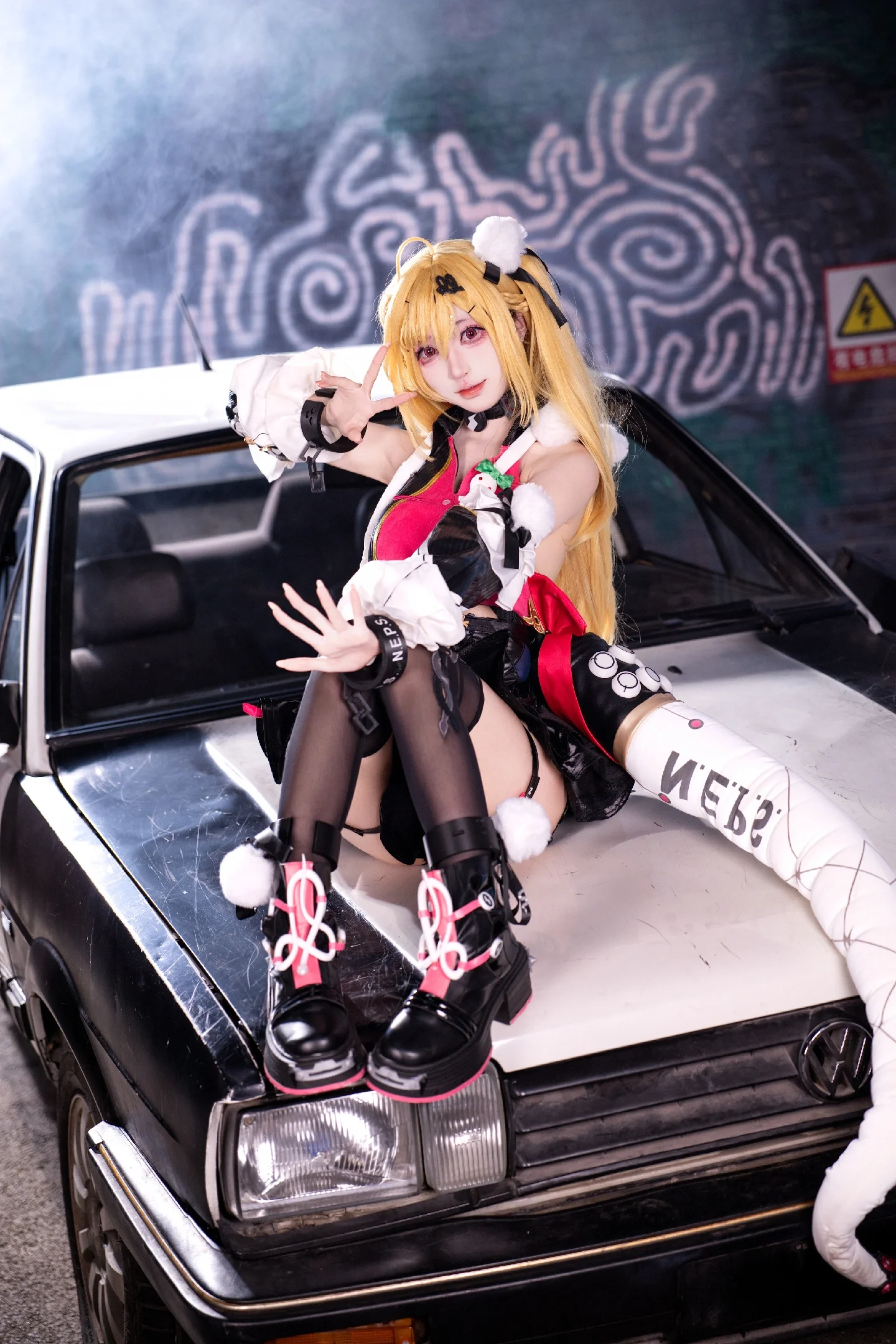 【希希芙cos】絕區零裡的酷颯電波，車庫工業風大片