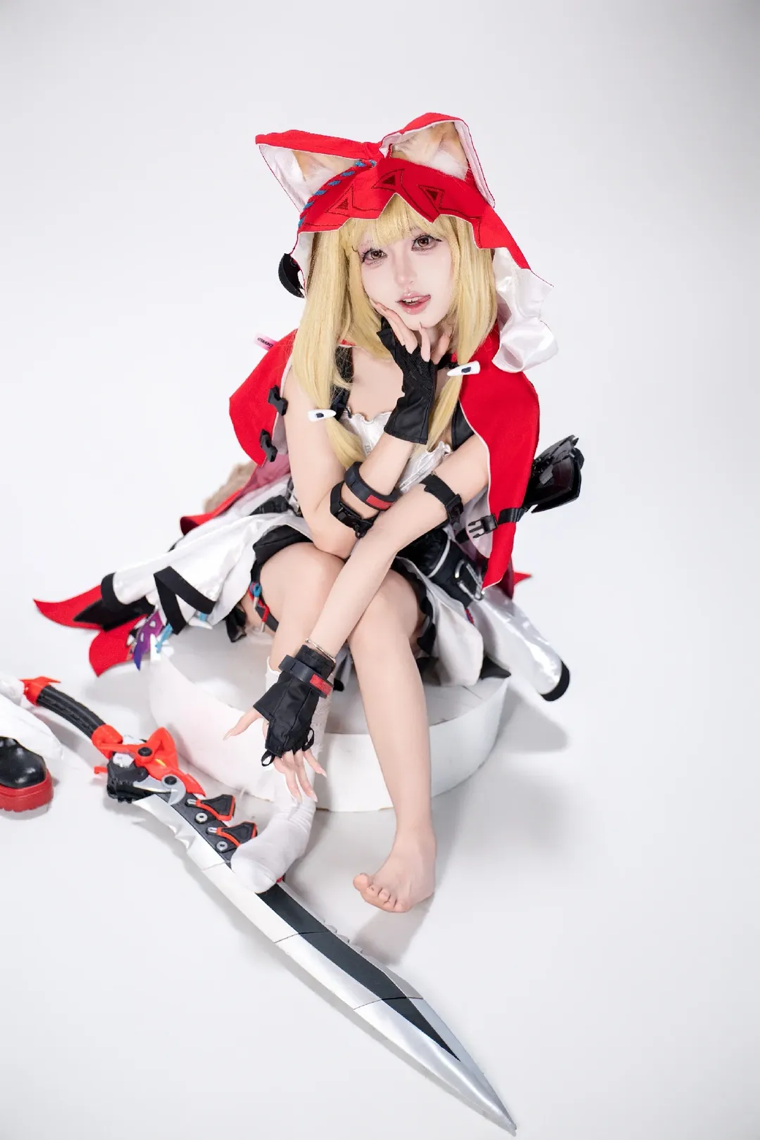 【洛茜cos】明日方舟终末地里的红斗篷少女