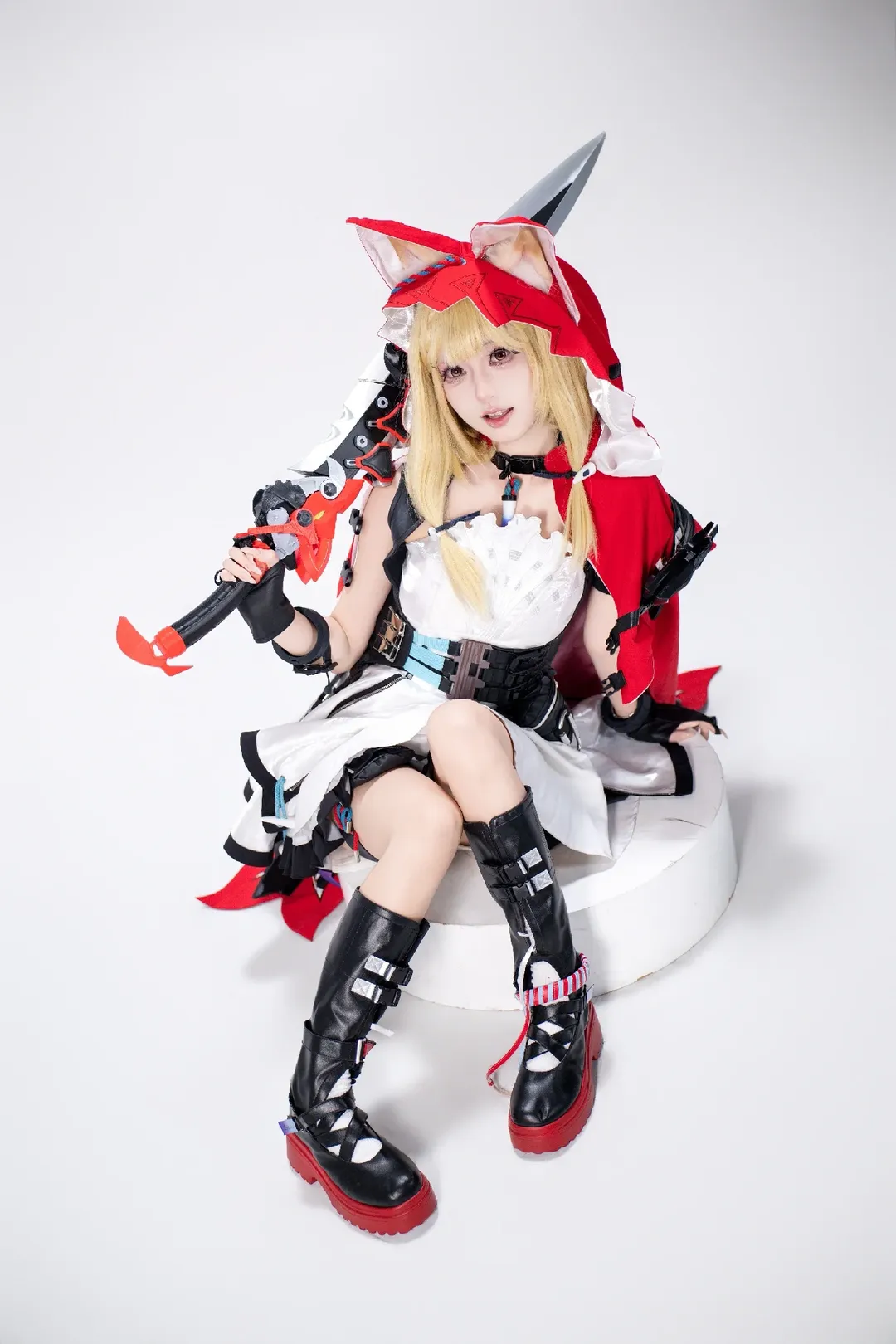 【洛茜cos】明日方舟终末地里的红斗篷少女 - 第 2 张