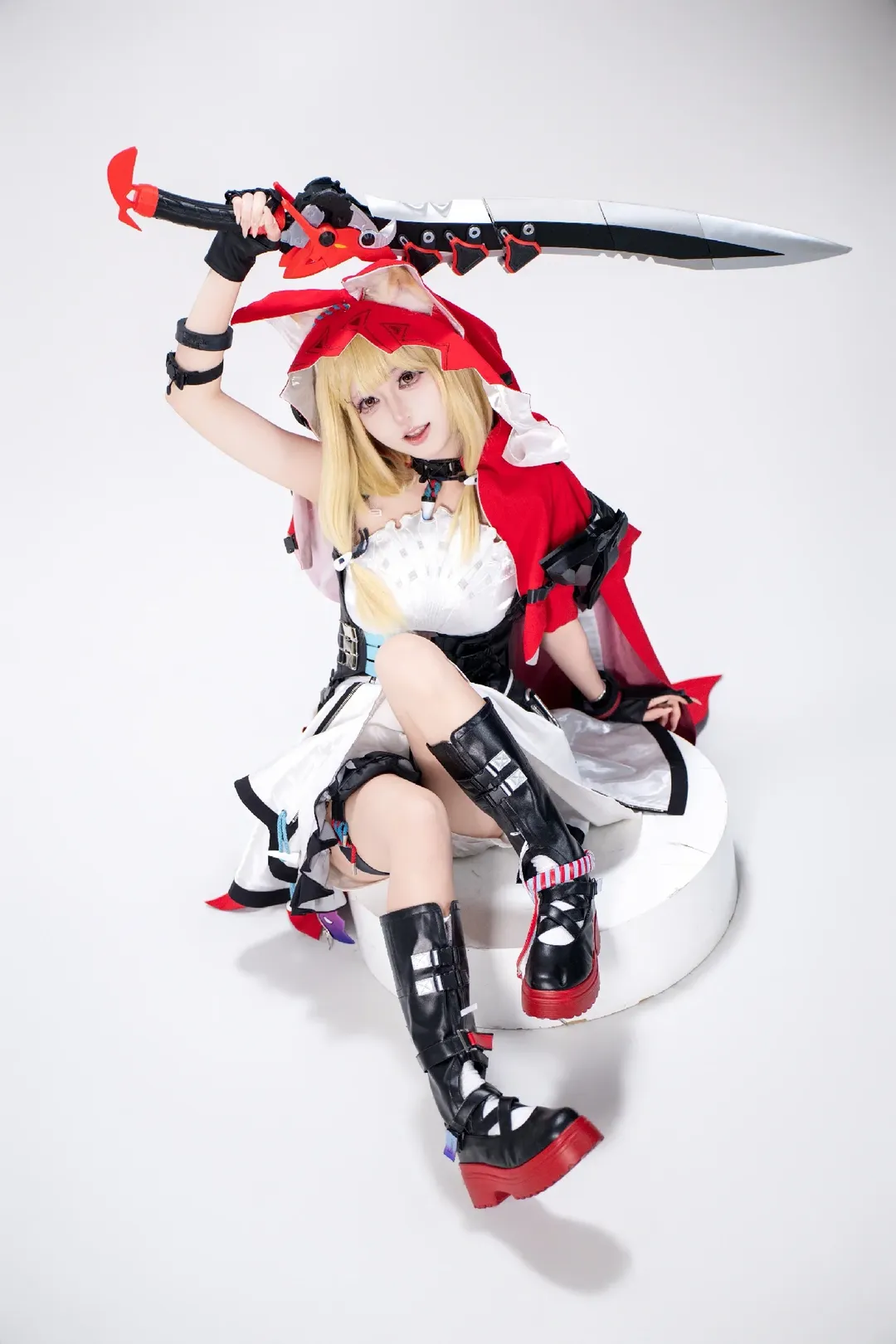 【洛茜cos】明日方舟终末地里的红斗篷少女 - 第 3 张